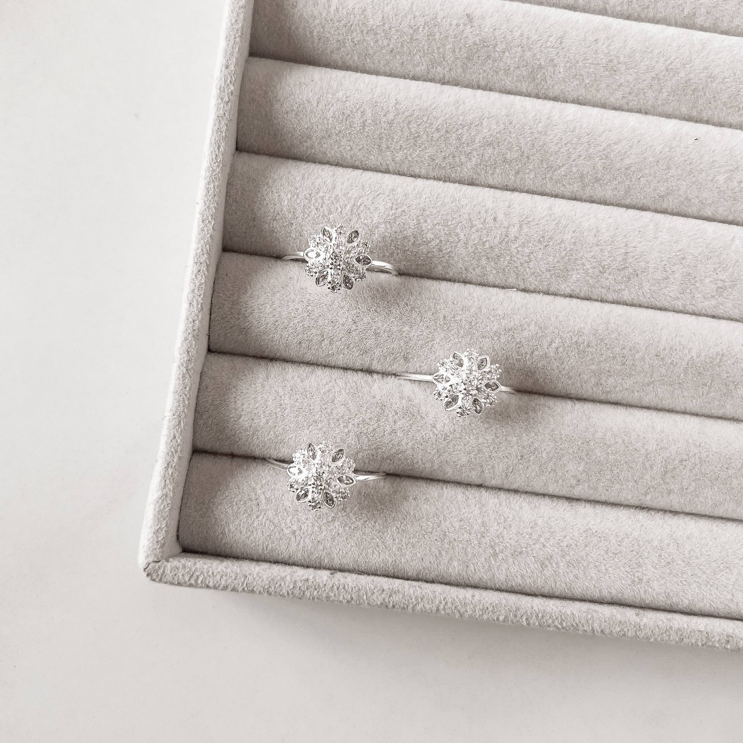 Imagem Anel flor cravejada 15mm