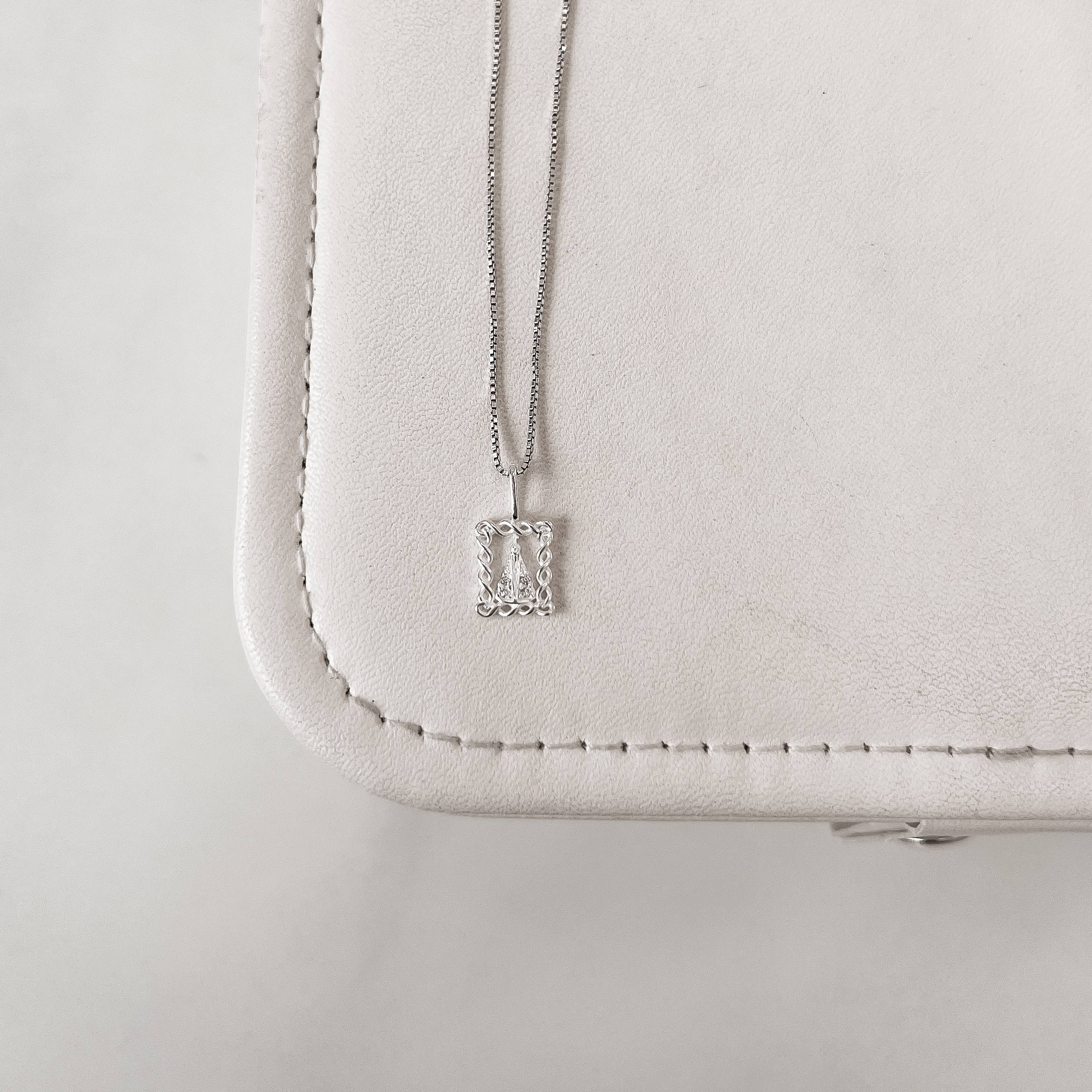 Colar pingente medalha Nsa. Sra. Aparecida cravejada 9mm 45cm