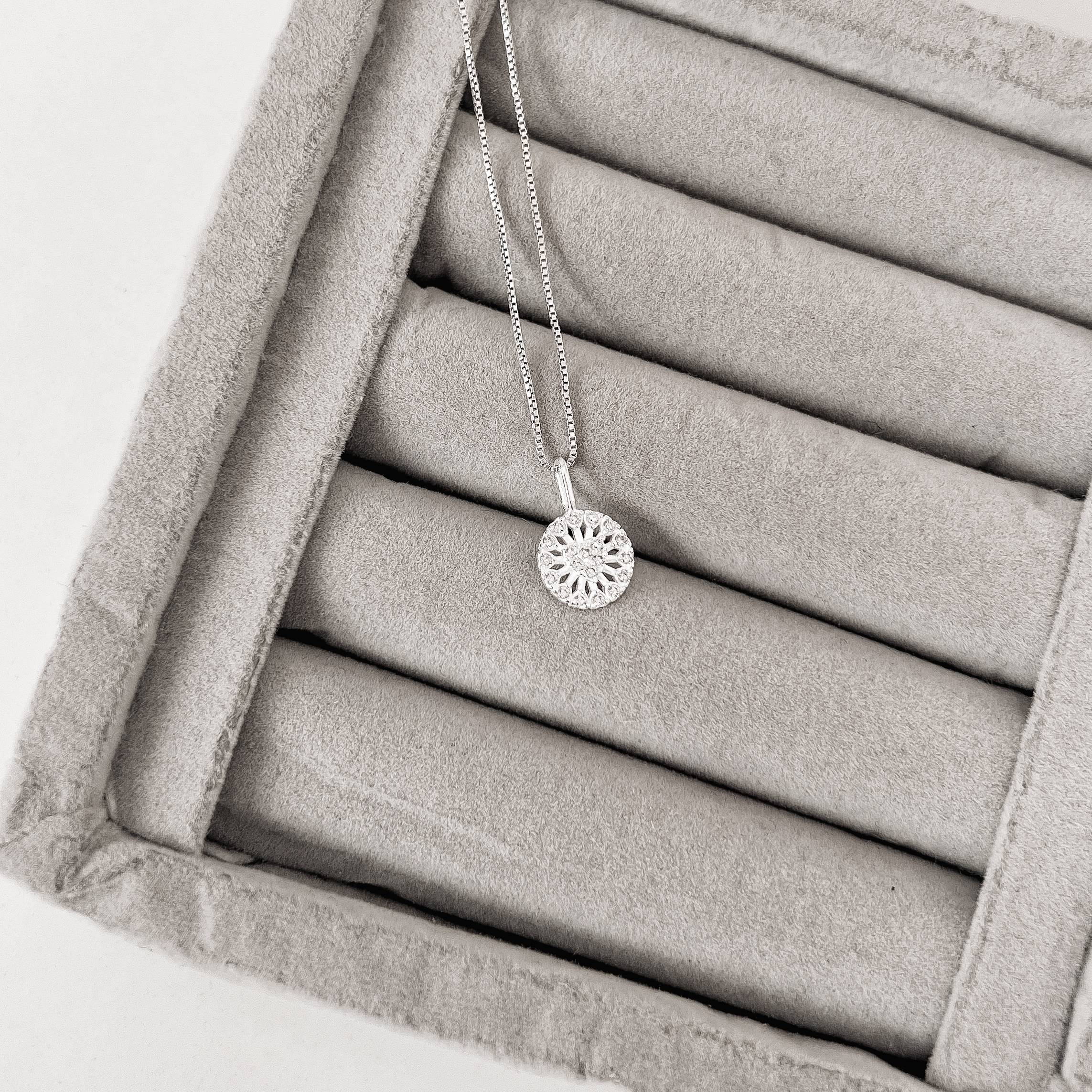 Imagem Secundária Colar pingente medalha coração cravejado 13mm 45cm