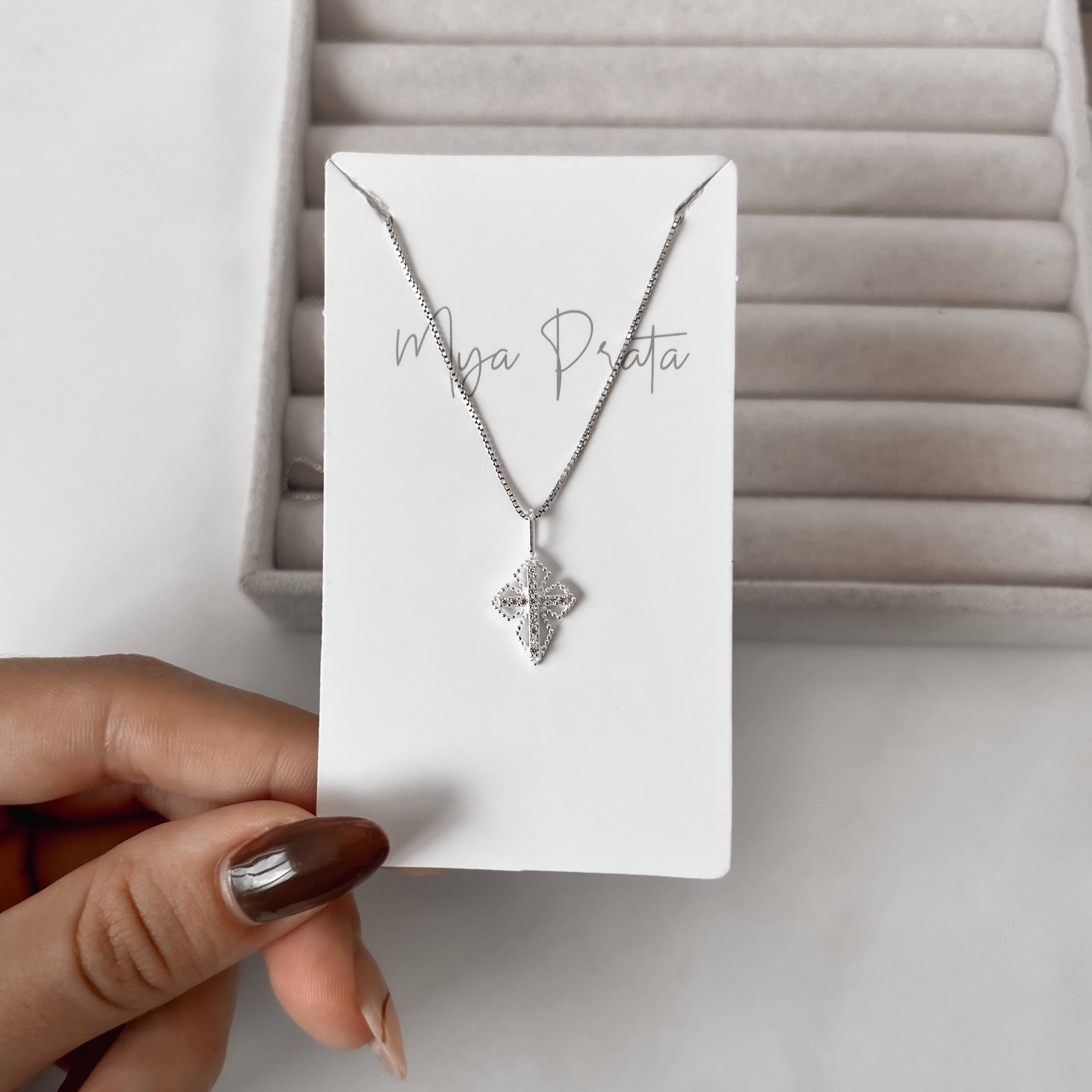 Imagem Secundária Colar pingente cruz cravejada trabalhada 17mm 45cm