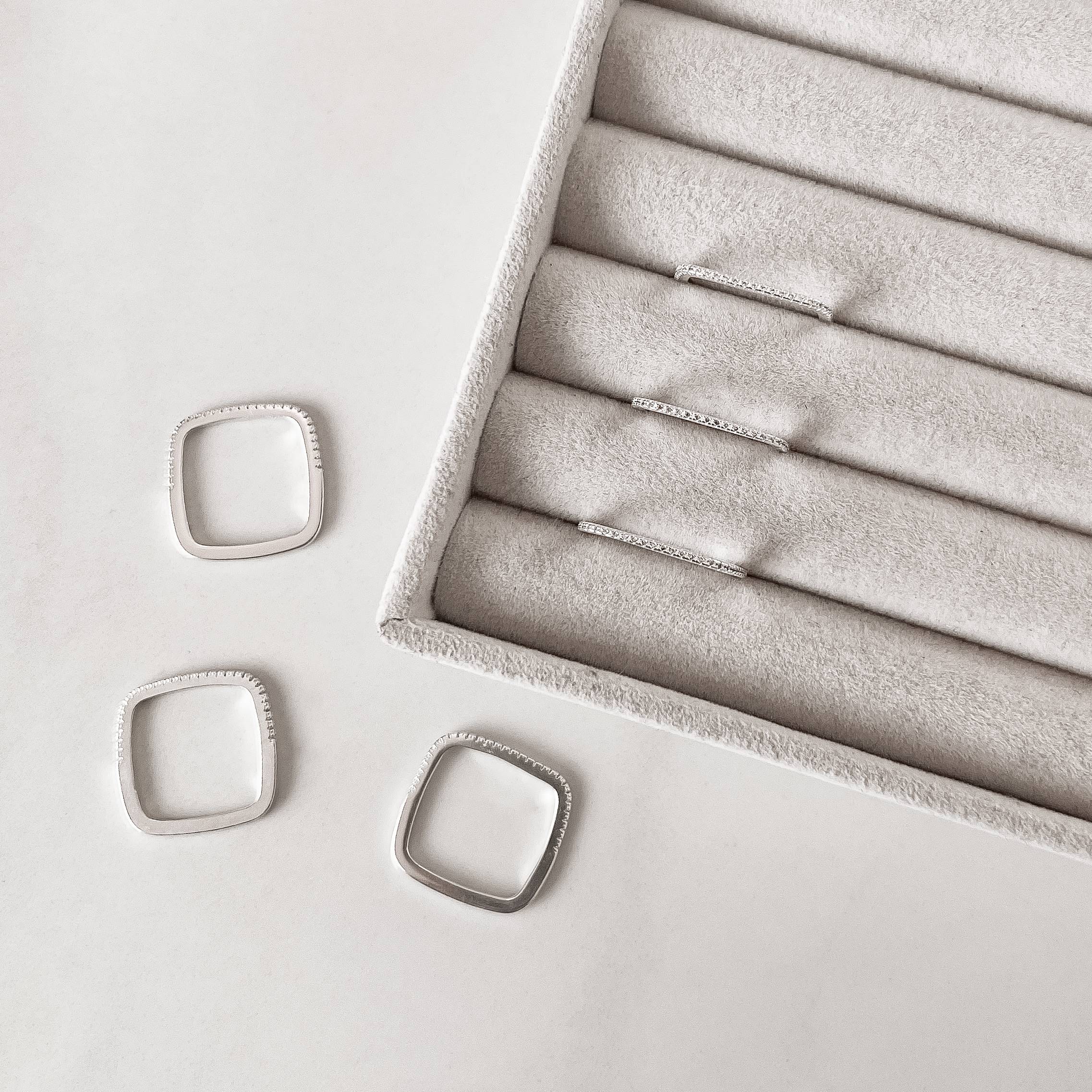 Imagem Anel quadrado metade cravejado