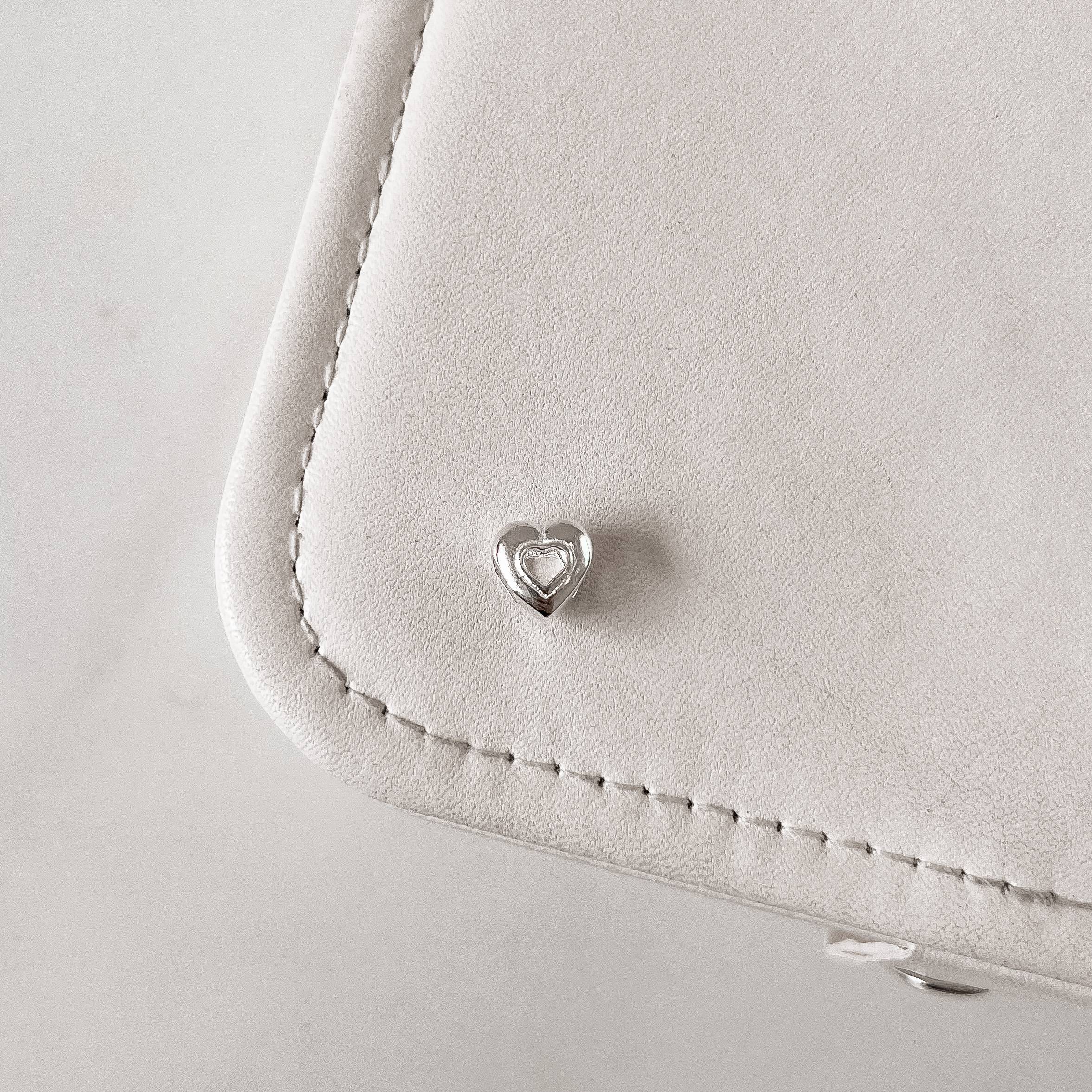 Berloque separador coração detalhe vazado 9mm