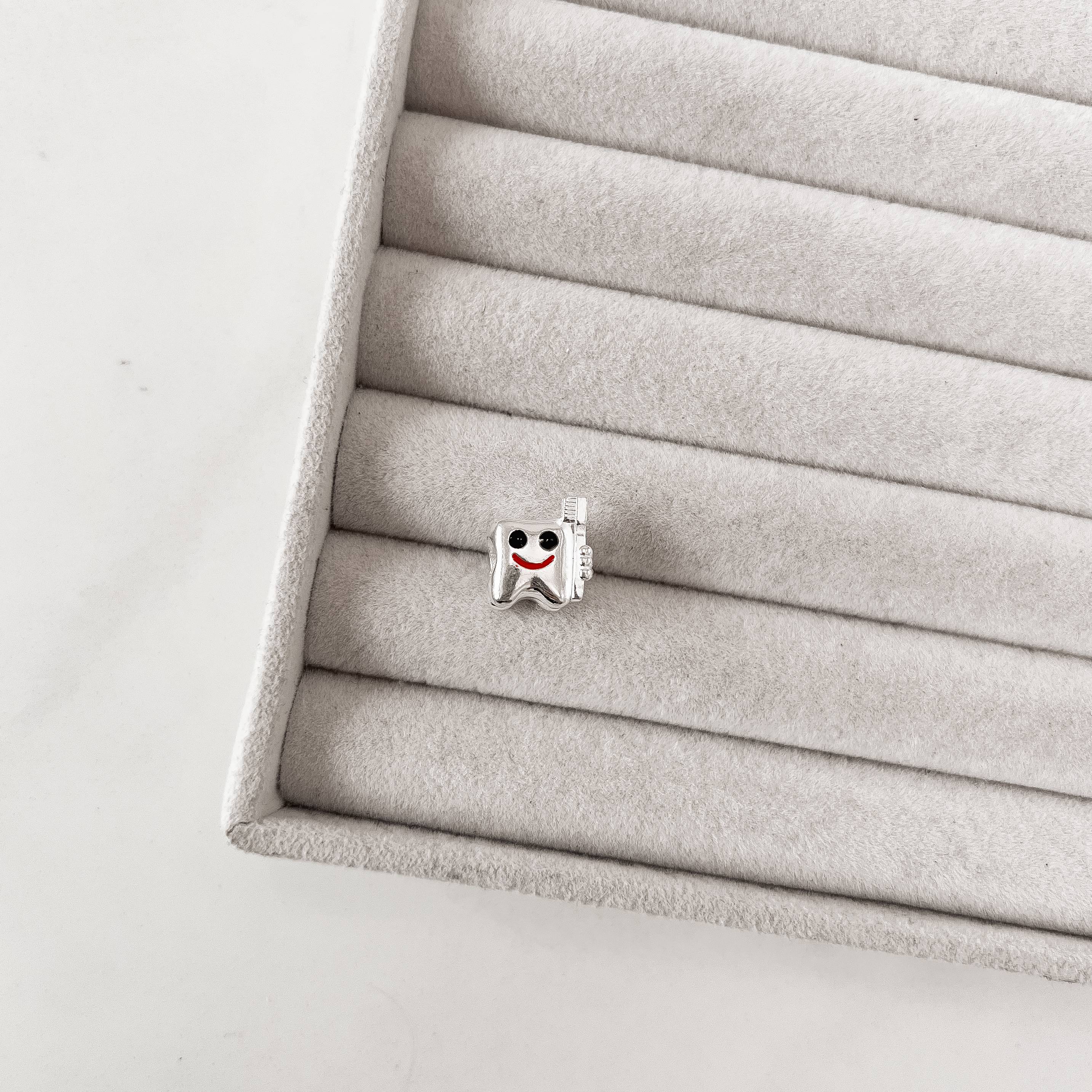 Berloque separador dente com escova 13mm resina