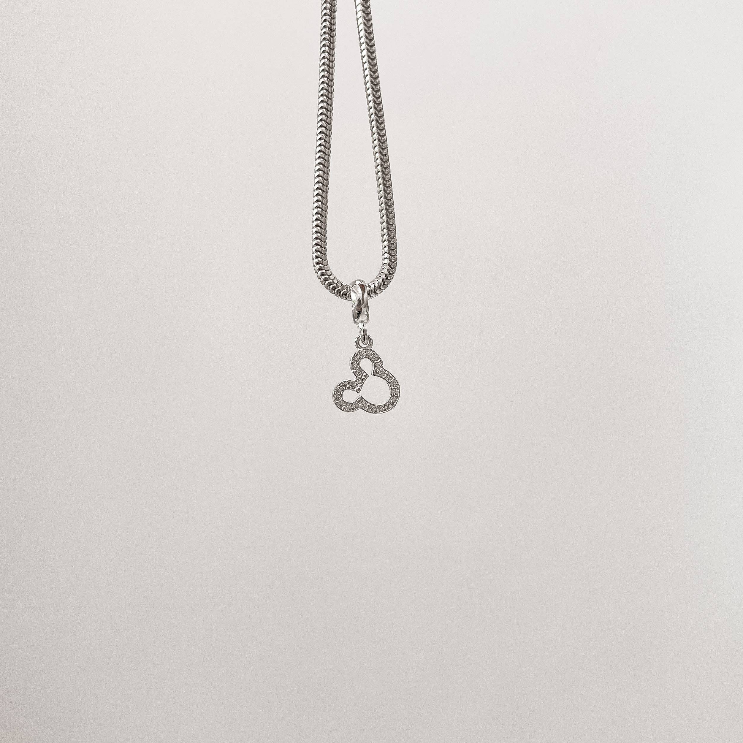 Berloque pingente Mickey vazado cravejado 11mm