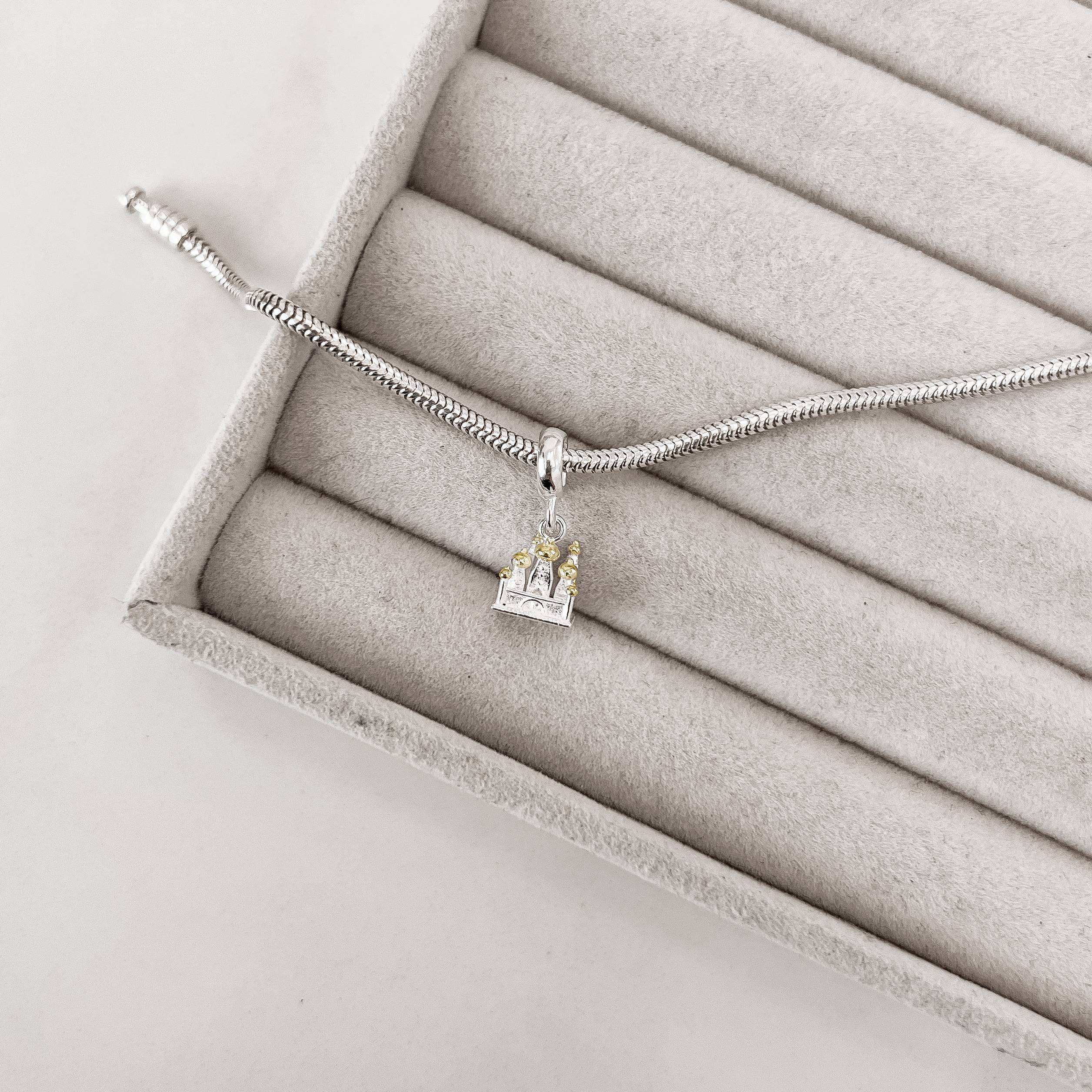 Berloque pingente castelo 8mm detalhe ródio