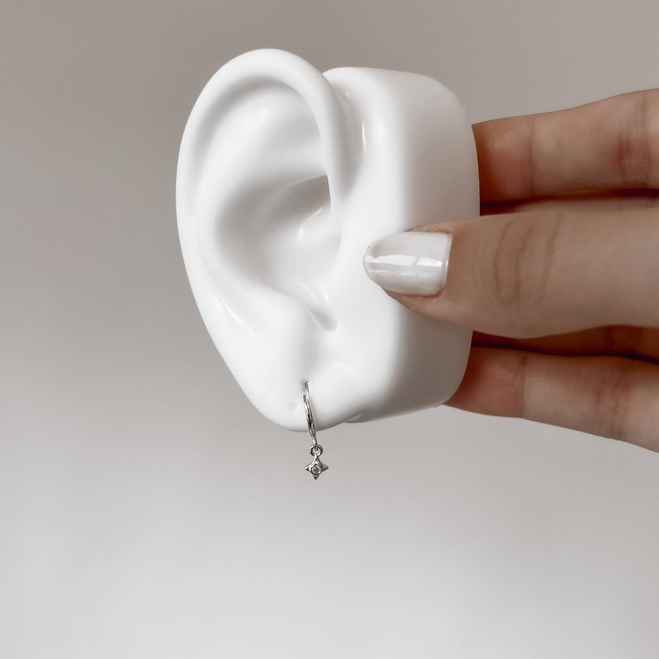 Imagem Secundária Argola 9mm pingente estrela tarraxa