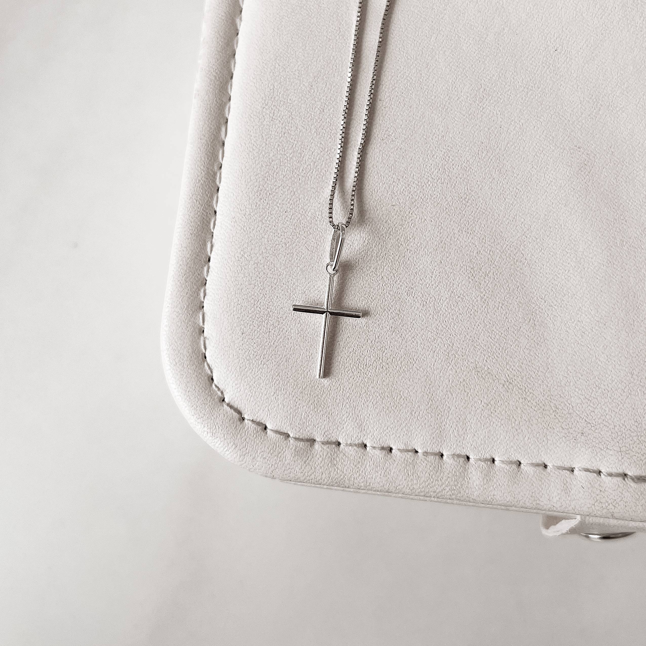 Imagem Colar pingente cruz palito 18mm 45cm