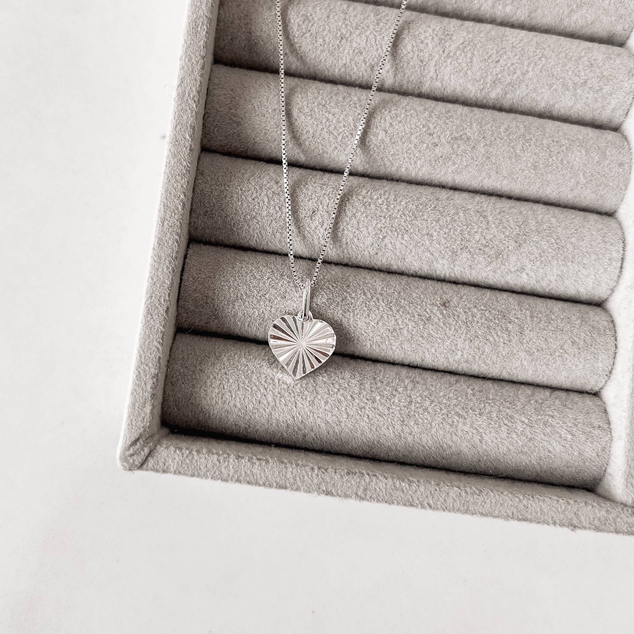 Imagem Colar pingente coração vinco 11mm 45cm