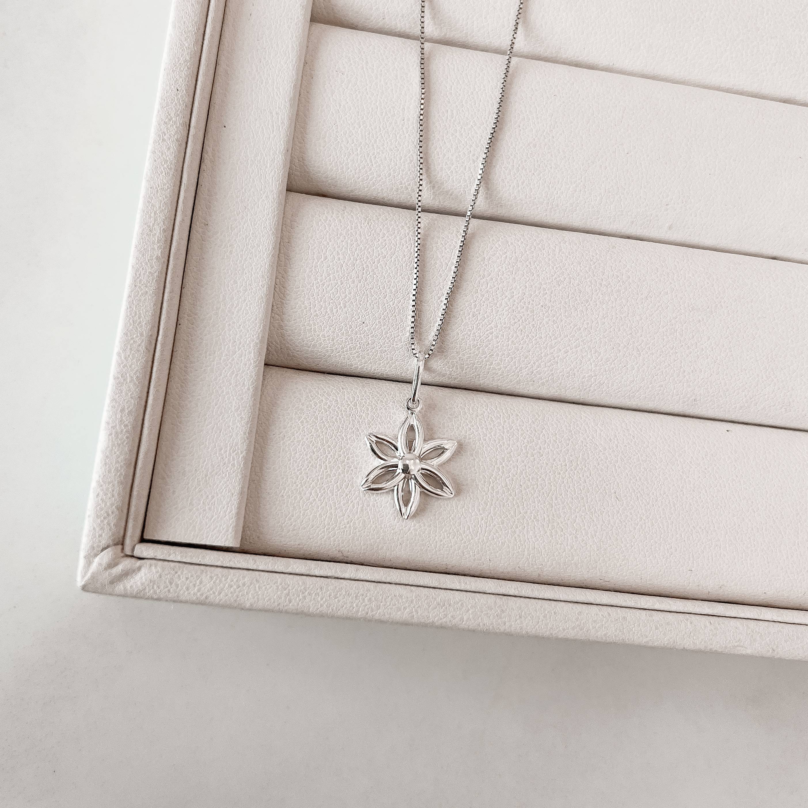 Imagem Colar pingente flor 6 pétalas 15mm 45cm