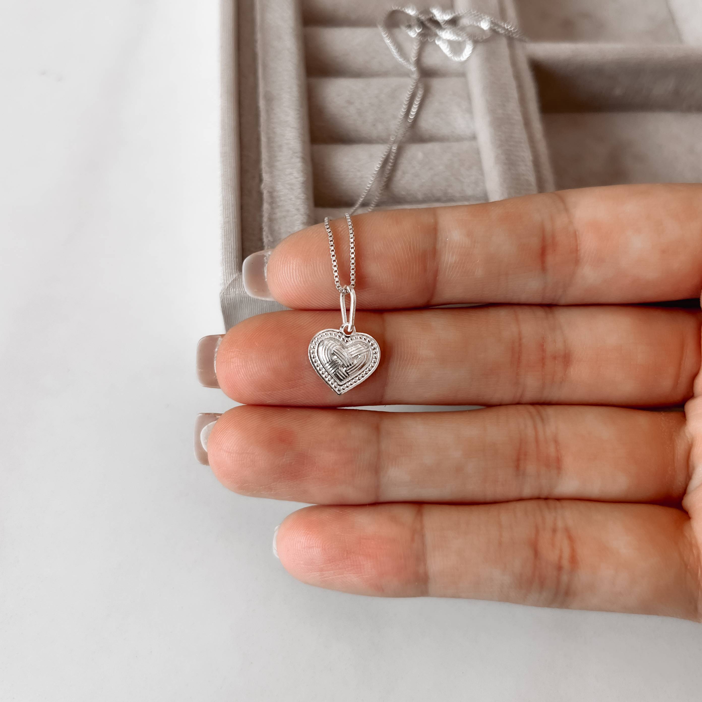 Imagem Secundária Colar pingente coração trabalhado 11mm 45cm