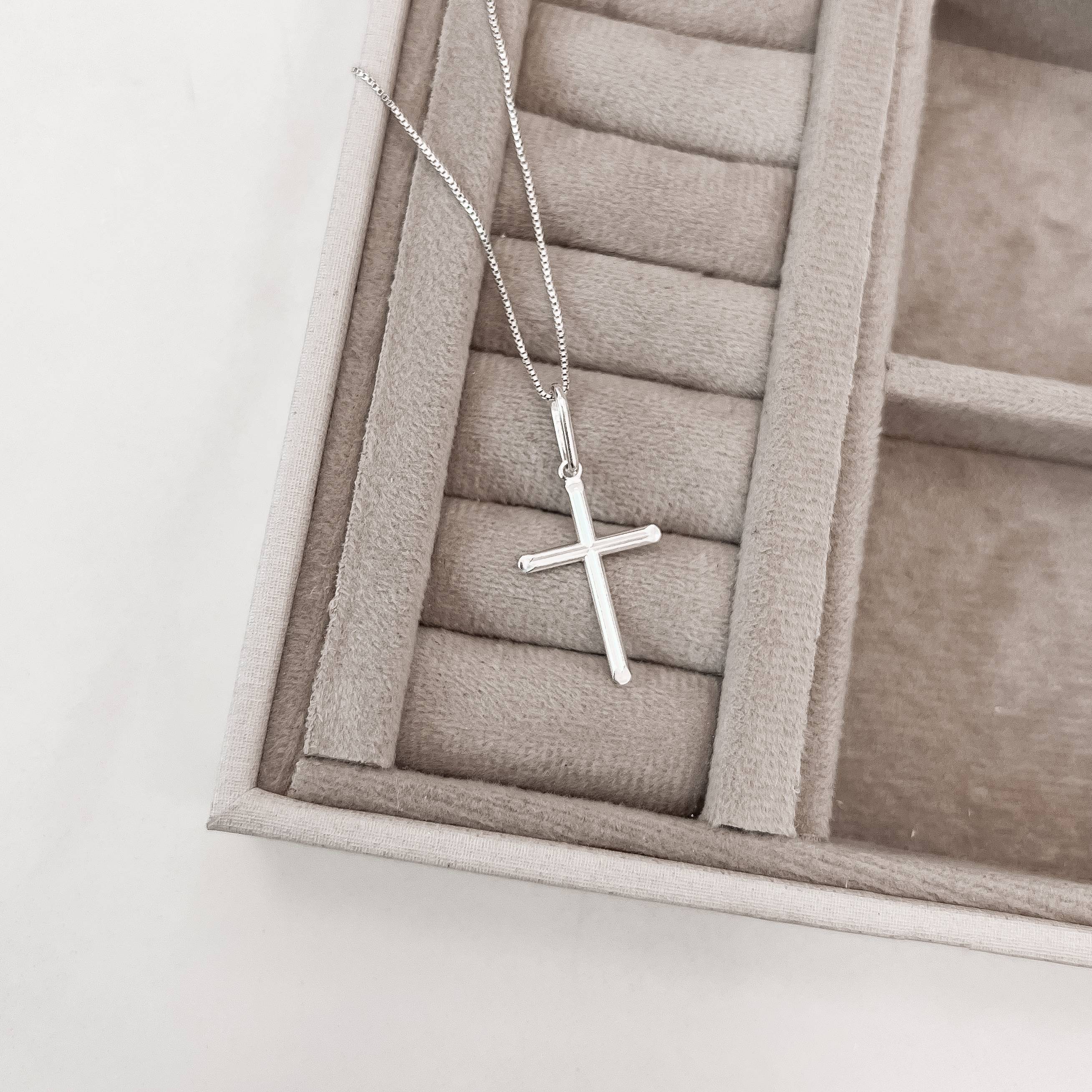 Imagem Secundária Colar pingente cruz desenhada 25mm 45cm