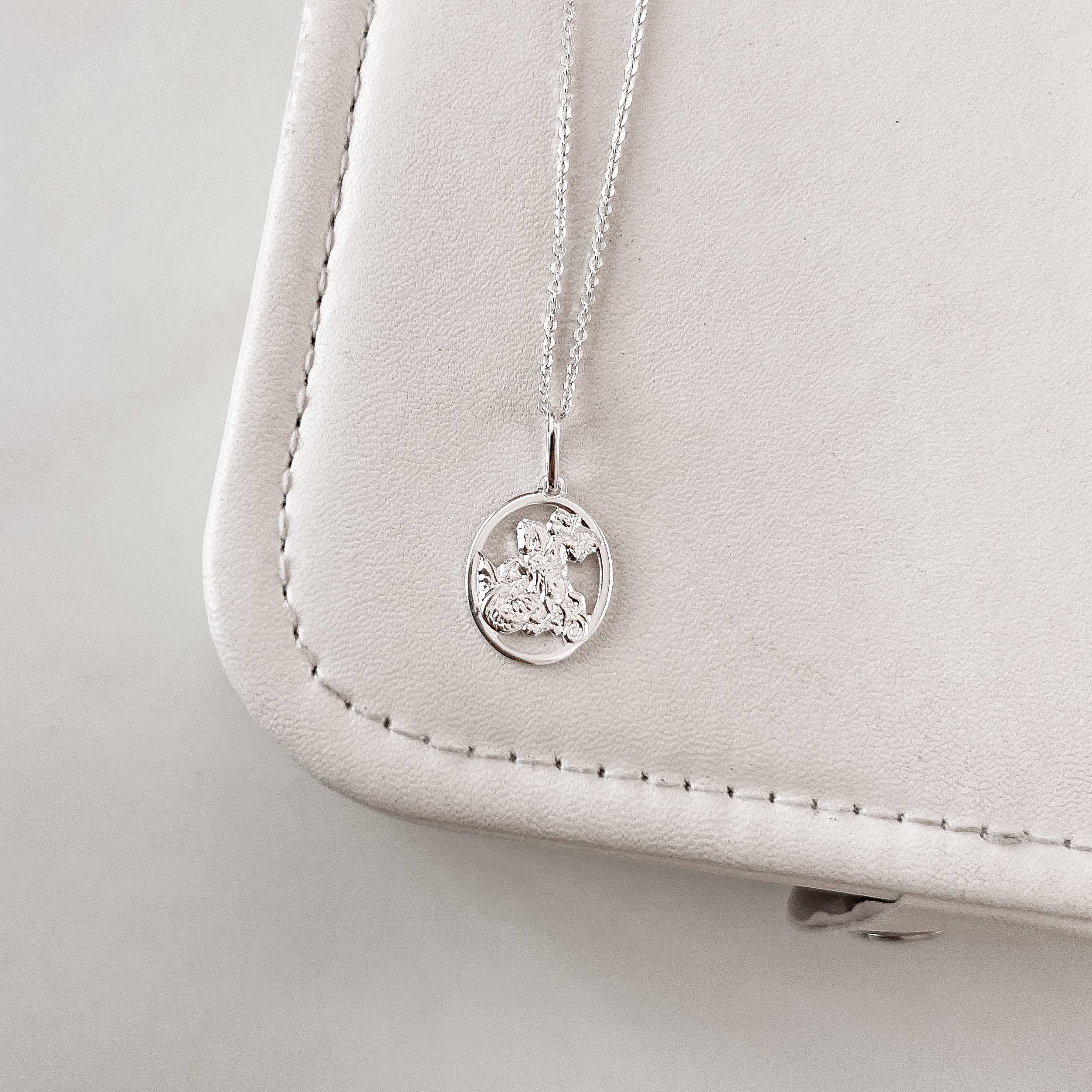 Colar pingente medalha oval São Jorge 17mm corrente cadeadinho 45cm