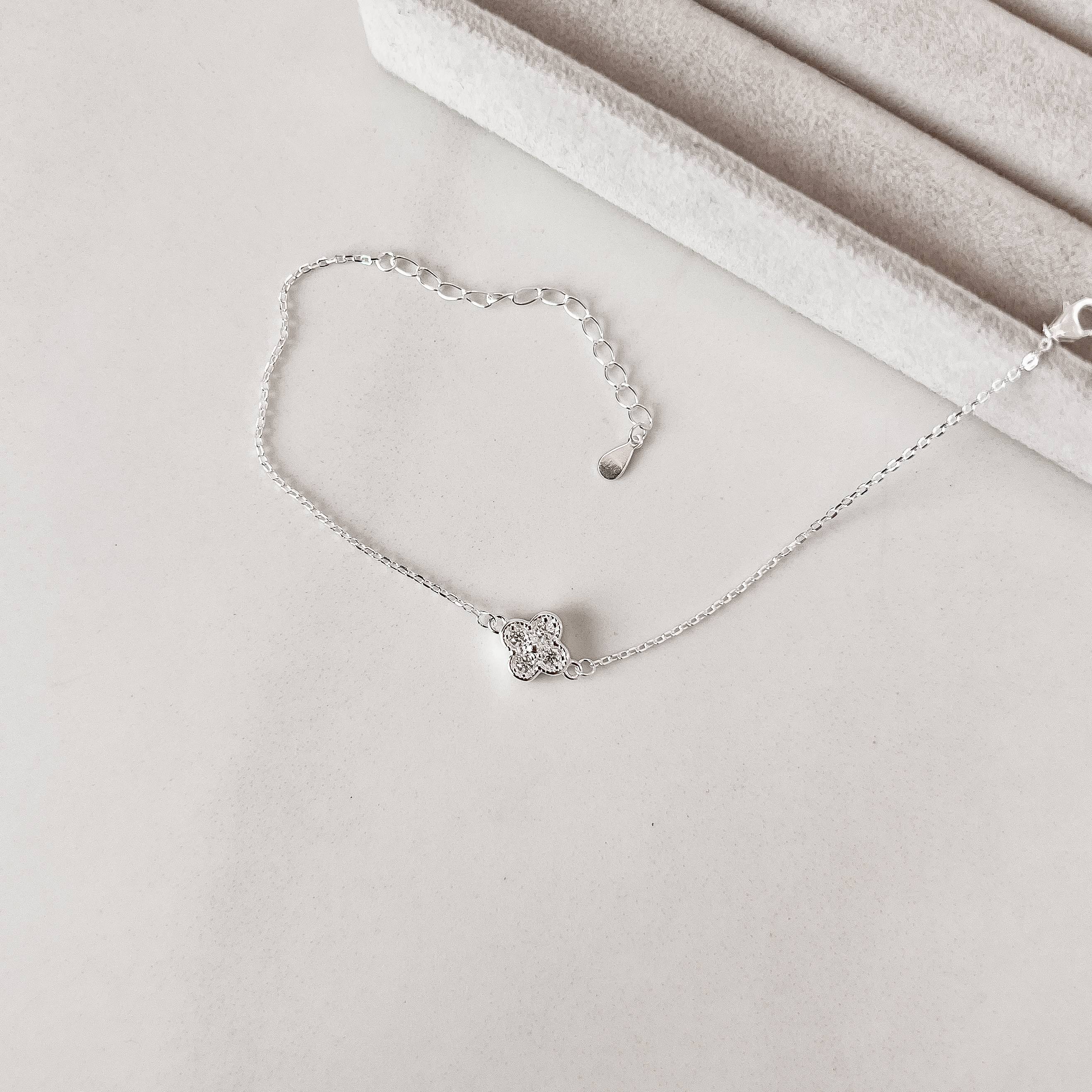 Pulseira entremeio trevo cravejado 9mm