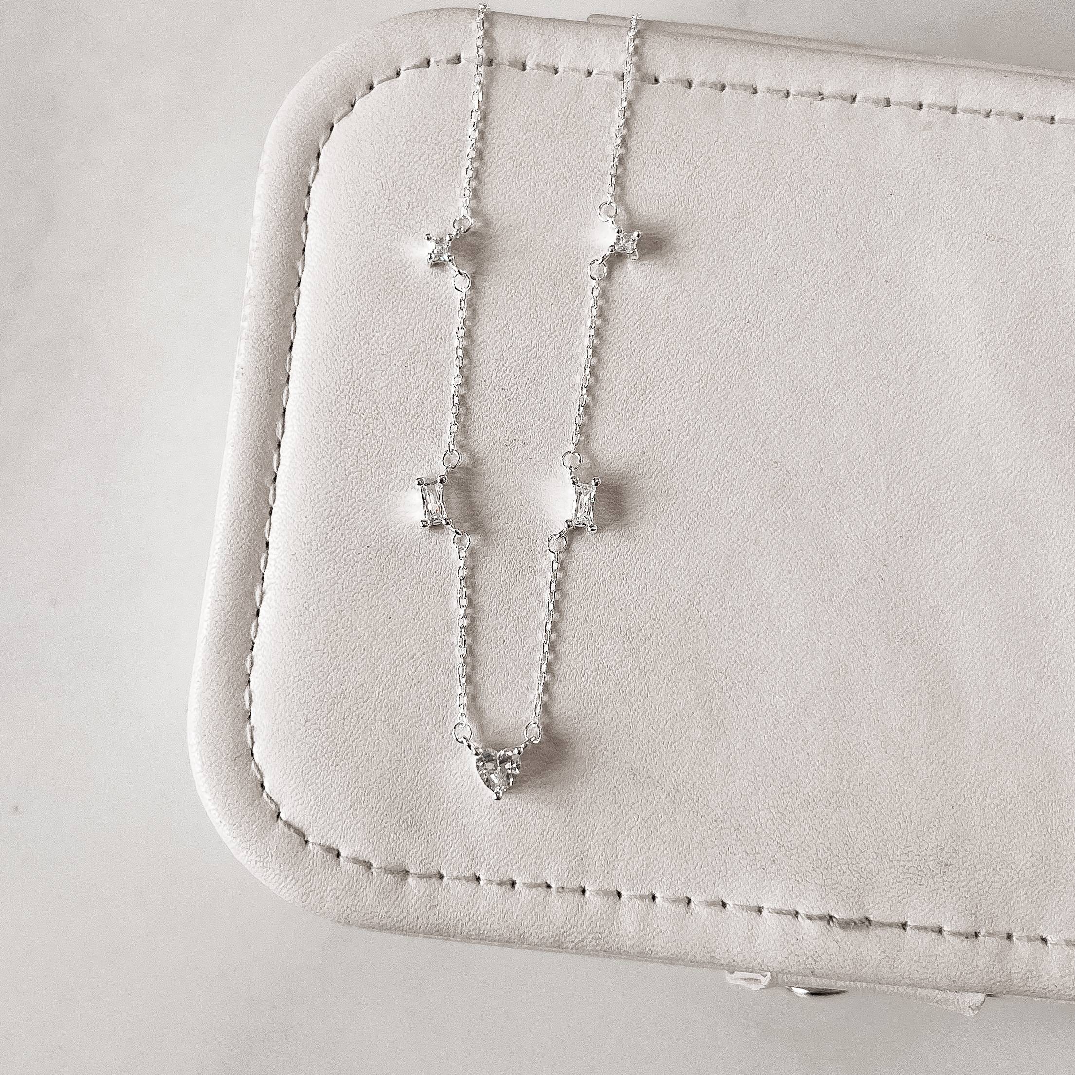 Imagem Colar entremeios zircônias quadrada, retangular e coração 40+5cm