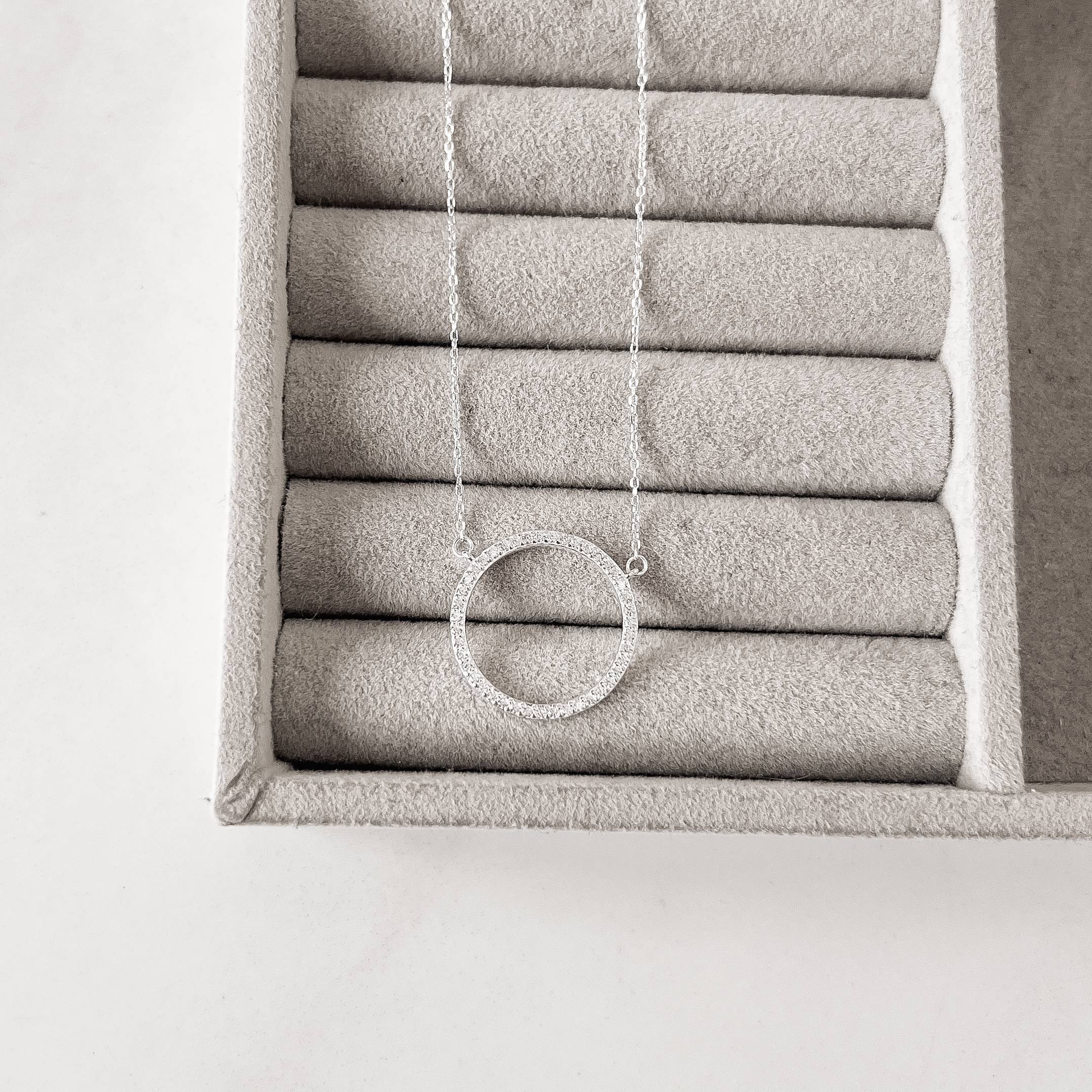 Imagem Colar entremeio círculo vazado cravejado 20mm 40+5cm