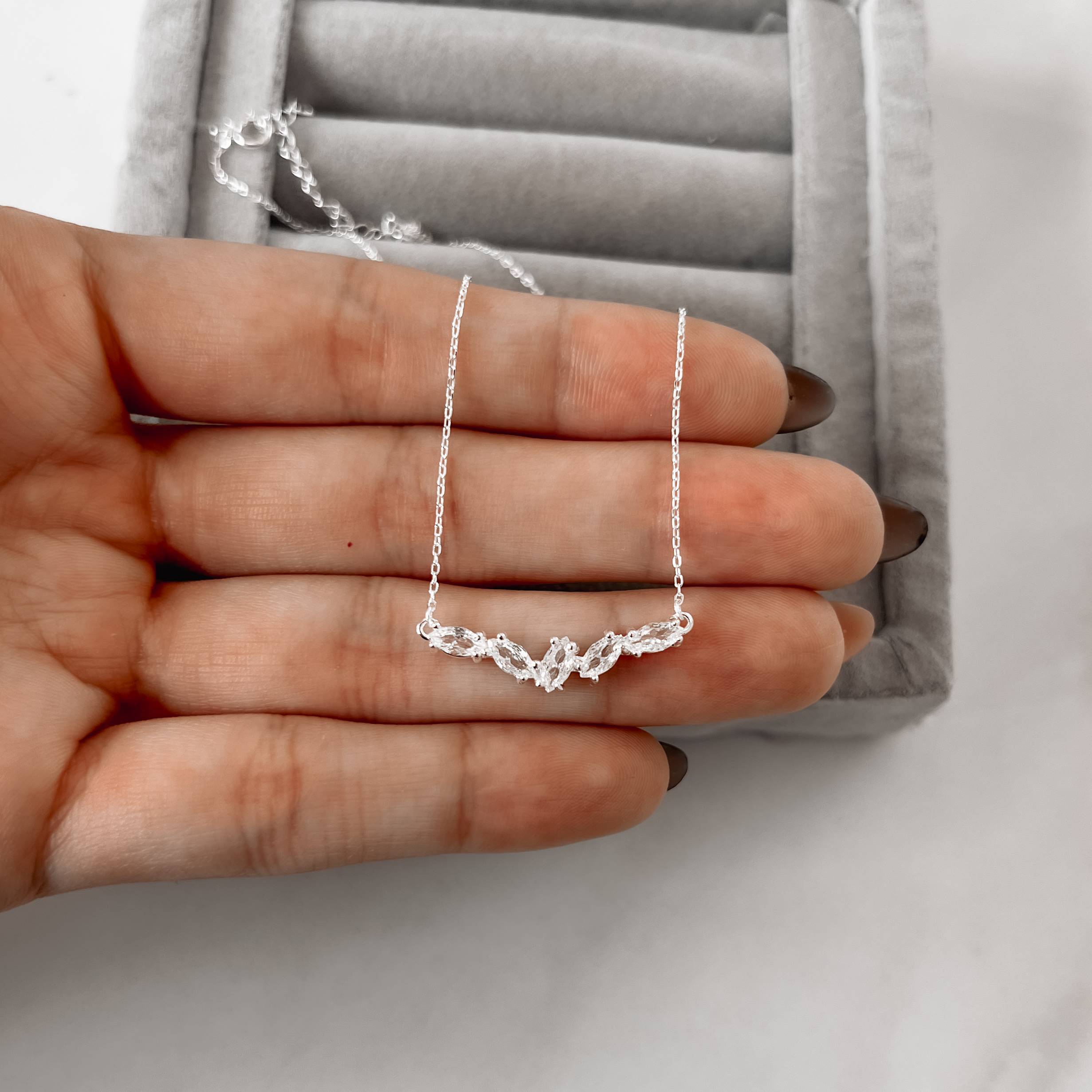 Imagem Secundária Colar entremeio zircônias navete 26mm 40+5cm