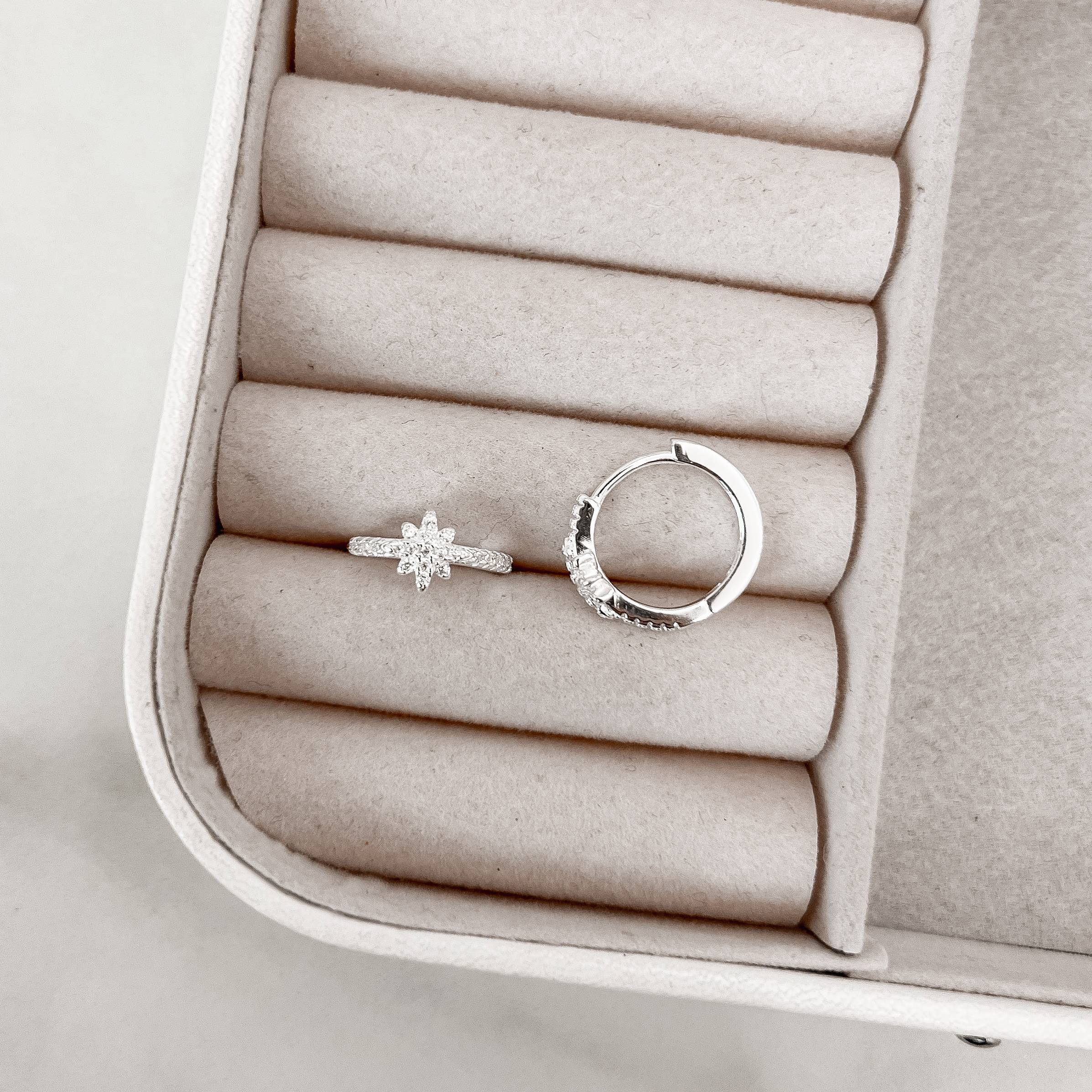 Imagem Secundária Argola click estrela 8 pontas cravejada 15mm