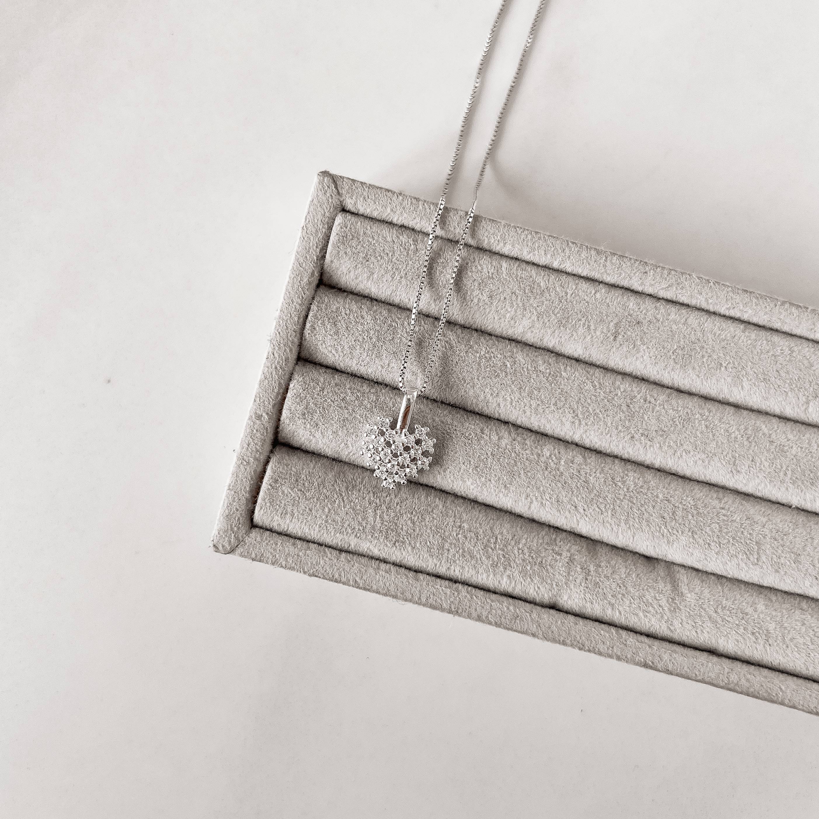 Imagem Secundária Colar pingente coração rendado cravejado 10mm 45cm