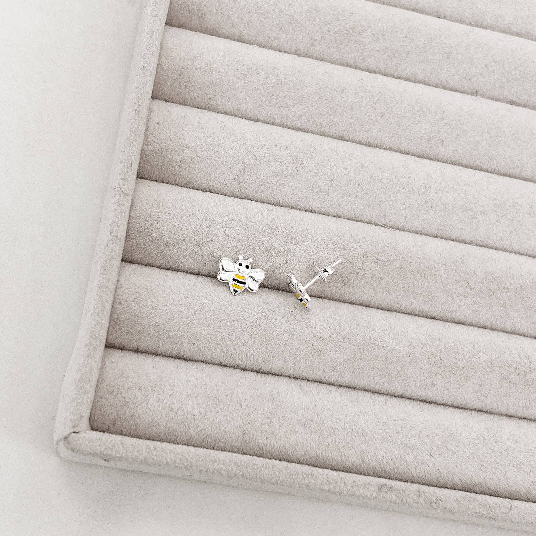 Brinco infantil abelha resina 9mm tarraxa comum