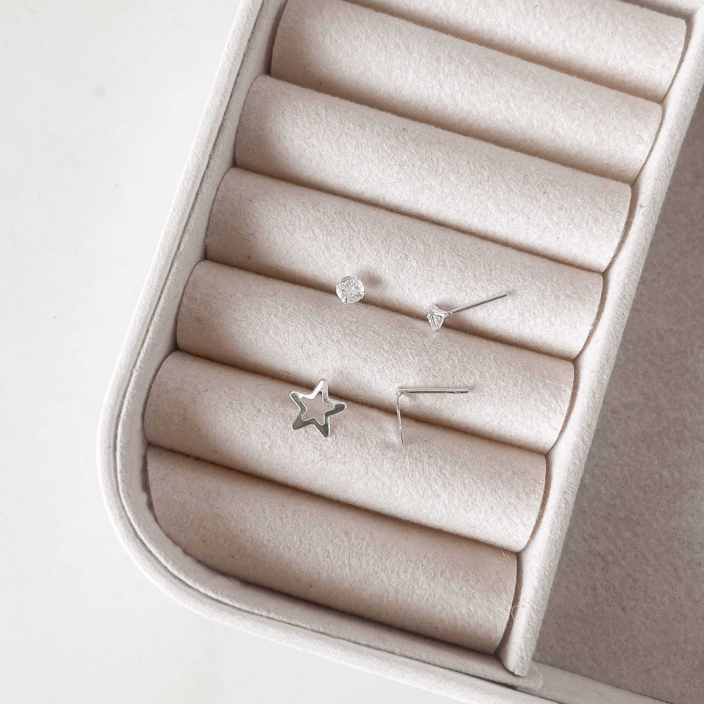 Dupla zircônia 4mm e estrela vazada 8mm