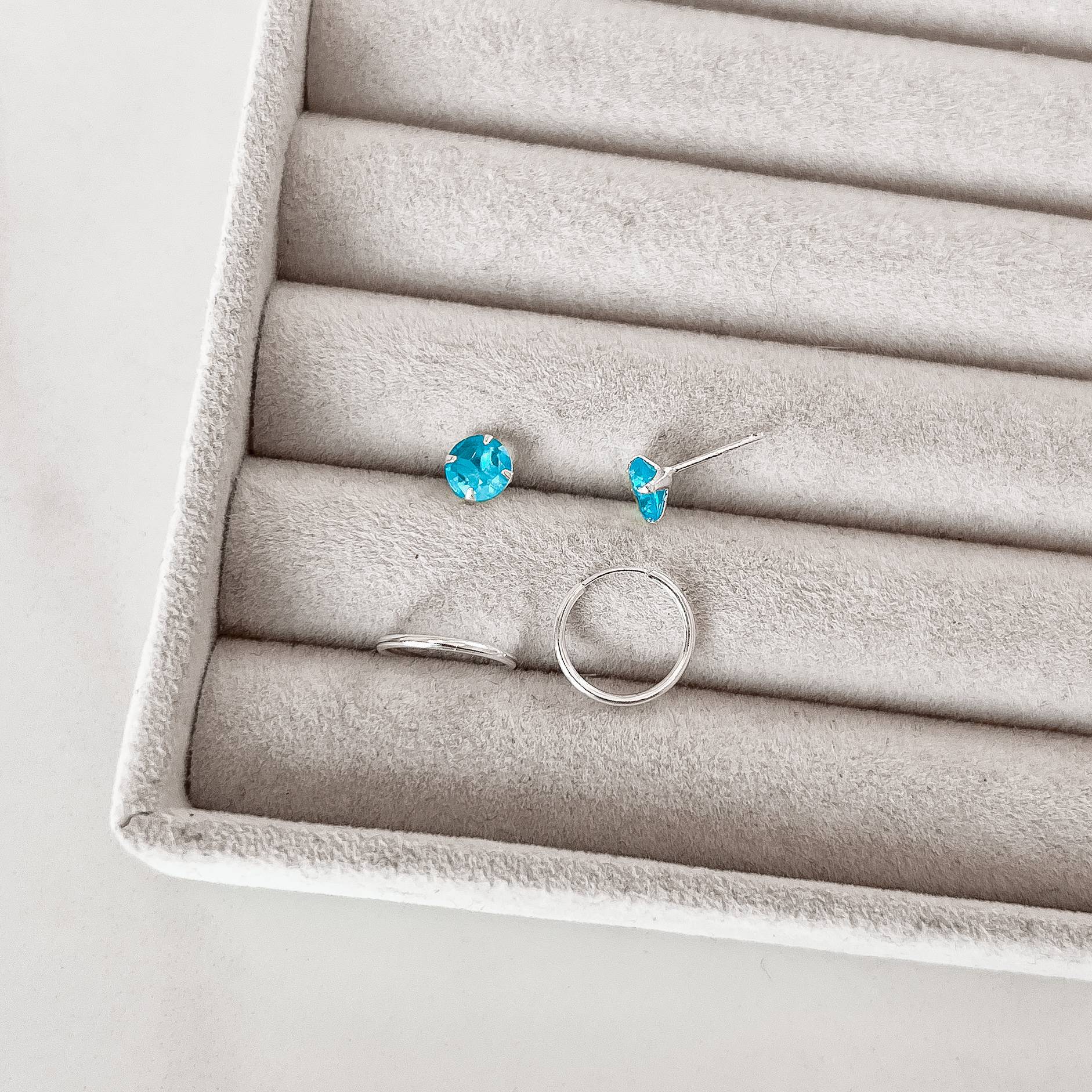 Dupla zircônia redonda azul 6mm e argola 12mm