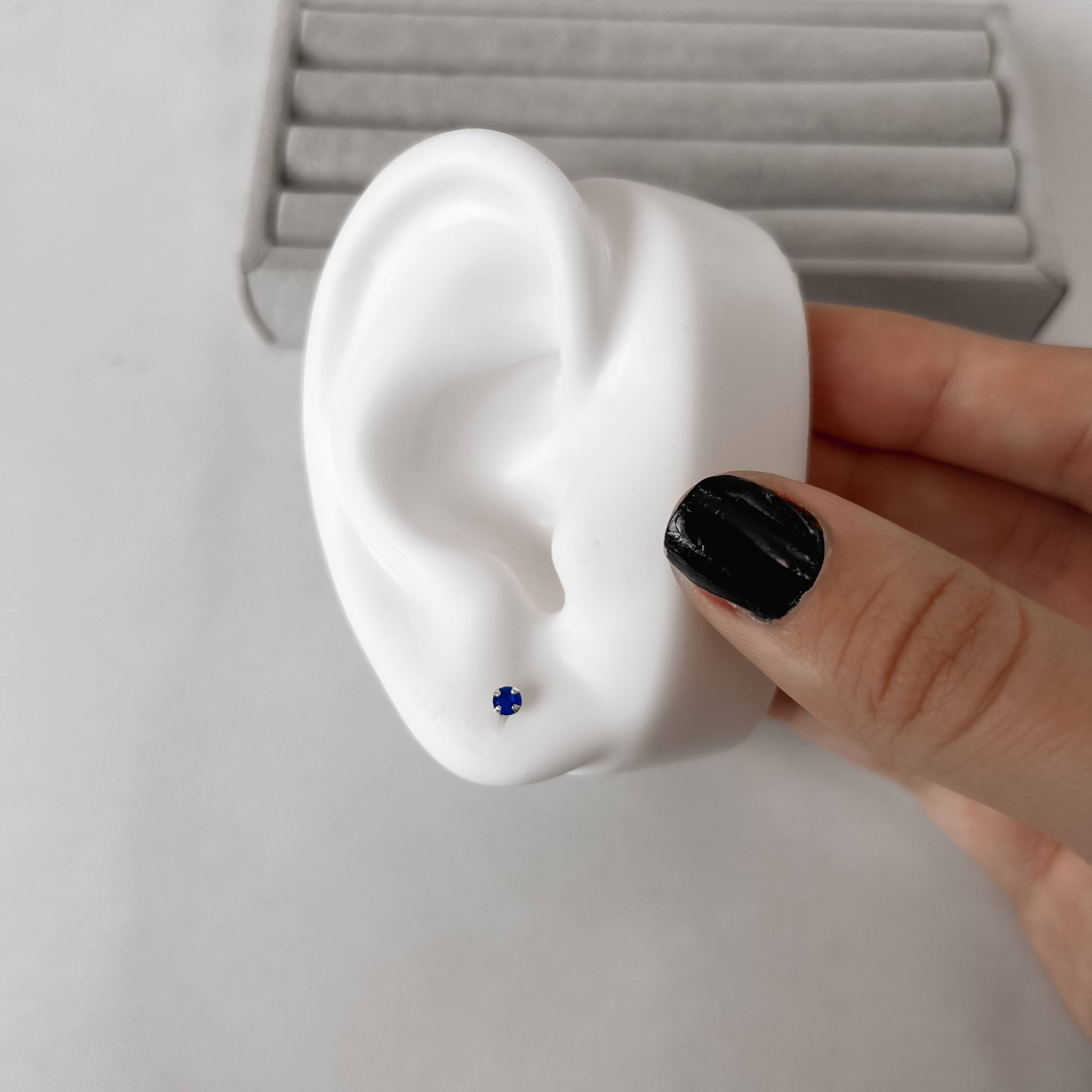 Brinco zircônia redonda azul bic 3mm