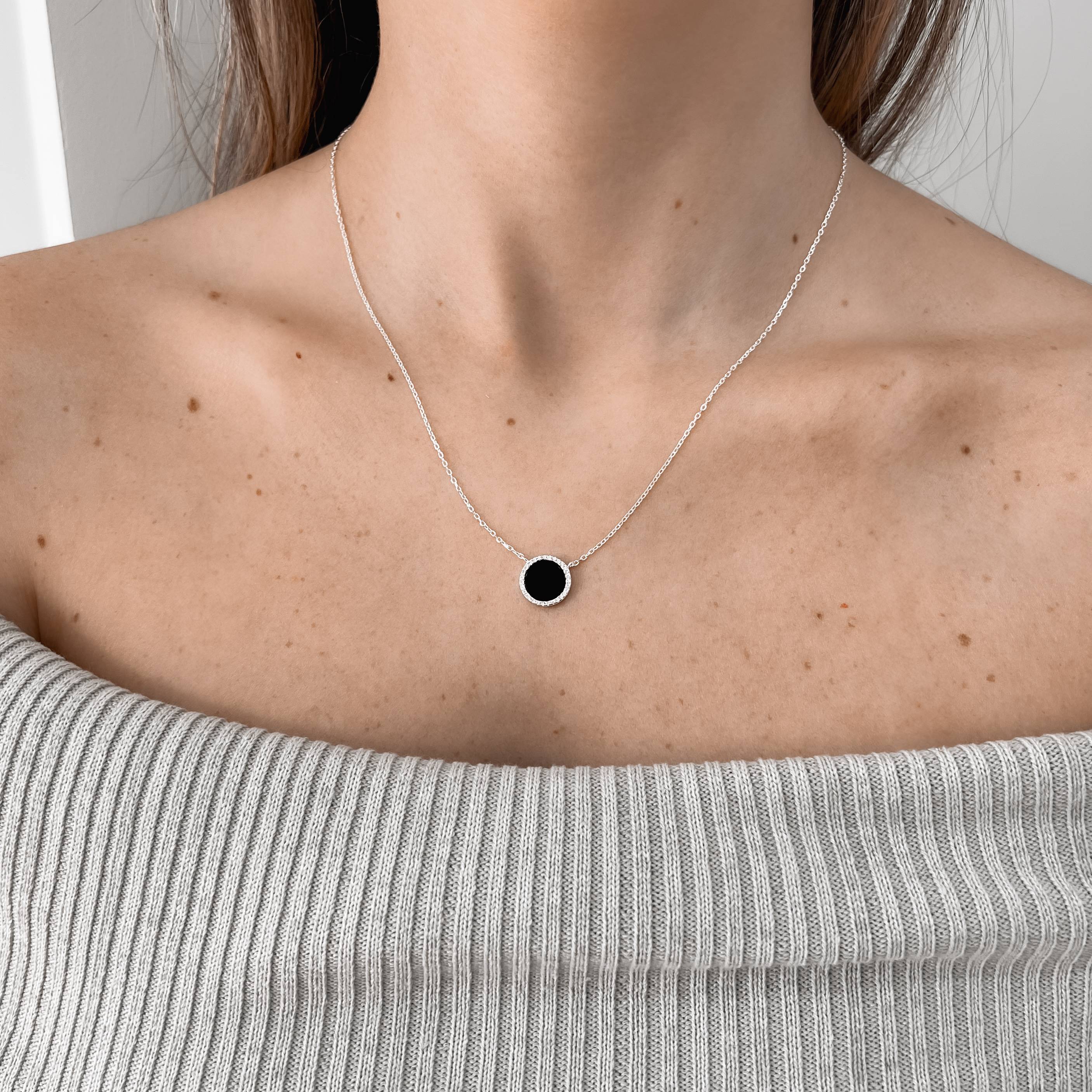 Imagem Secundária Colar círculo pedra ônix com cravejado 12mm corrente cadeado 45+5cm