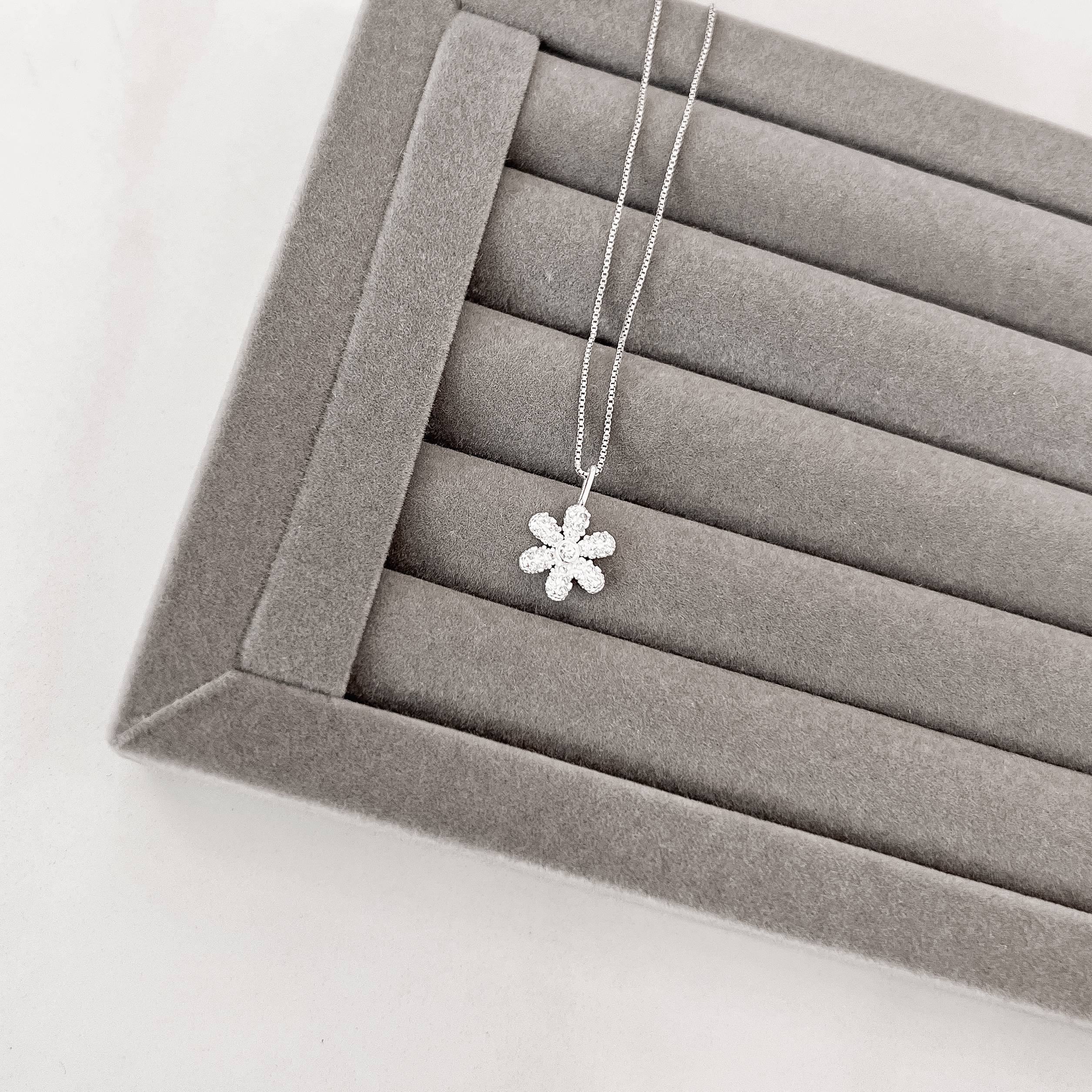 Imagem Secundária Colar pingente flor cravejada 11mm 45cm