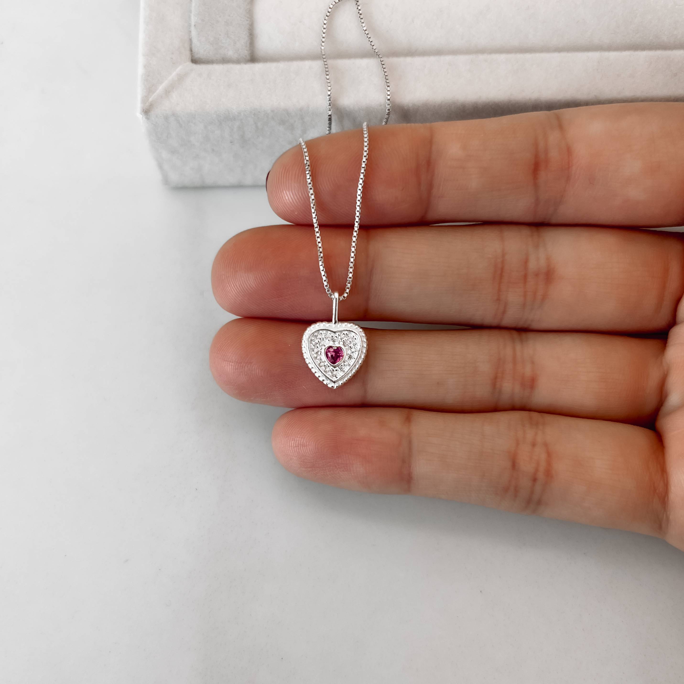 Imagem Secundária Colar pingente coração cravejado detalhe zircônia coração rosa 11mm 45cm