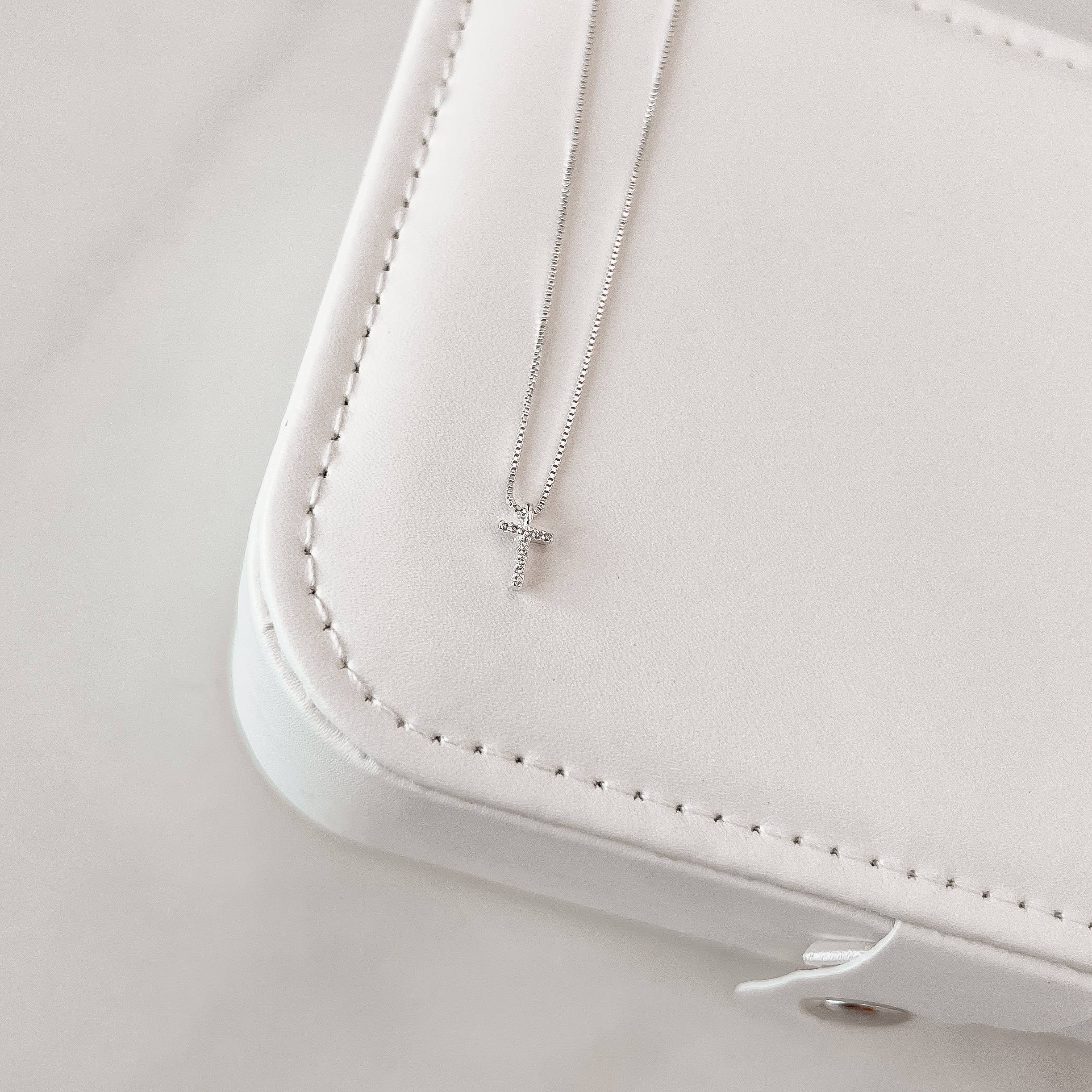 Imagem Secundária Colar pingente letra T cravejada 6mm 40cm