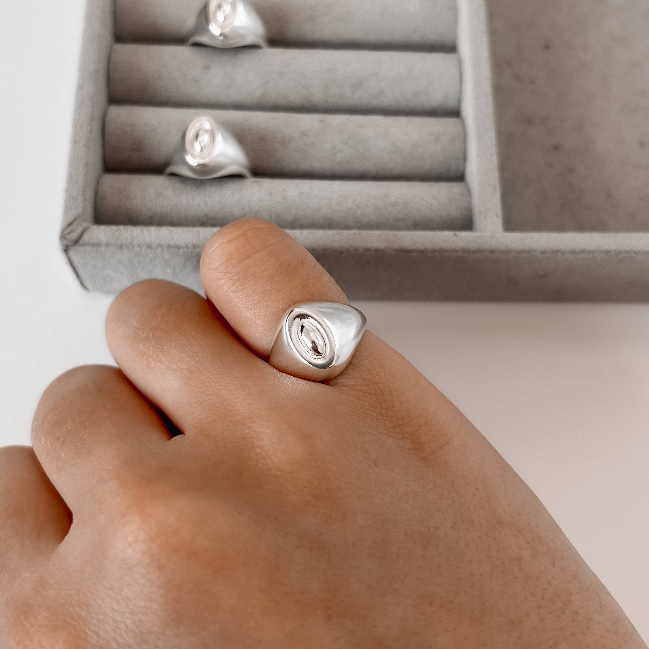 Imagem Anel oval trabalhado dedinho