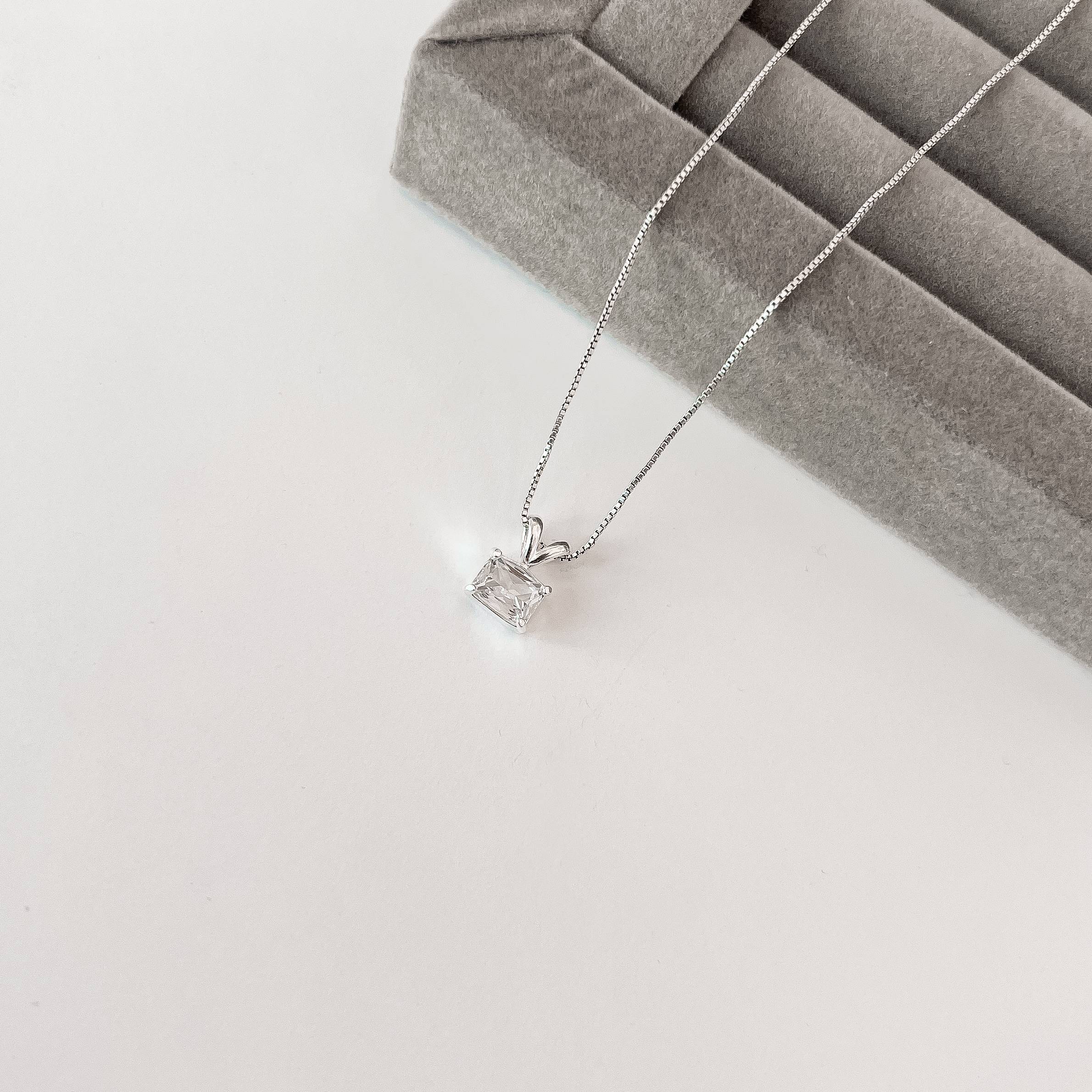 Imagem Colar pingente zircônia quadrada 8mm 45cm