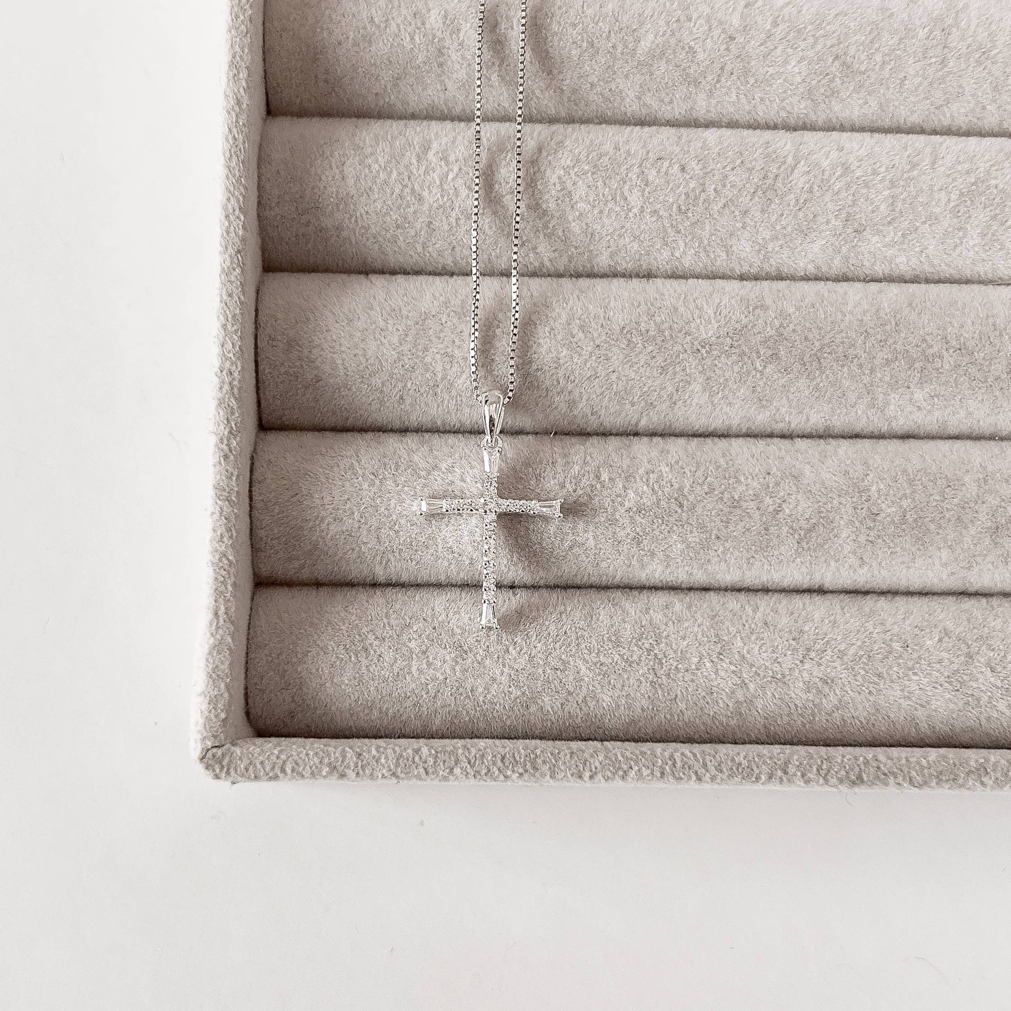 Colar pingente cruz toda cravejada 19mm 45cm