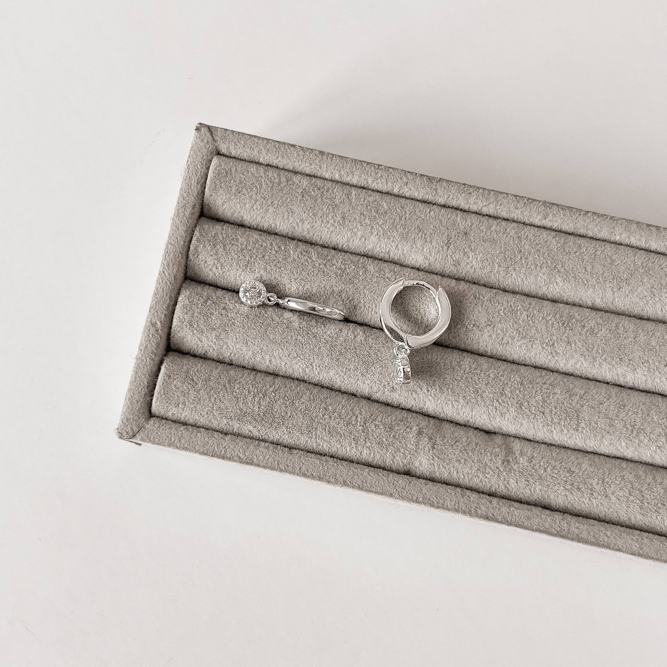 Argola click 11mm pingente zircônia redonda