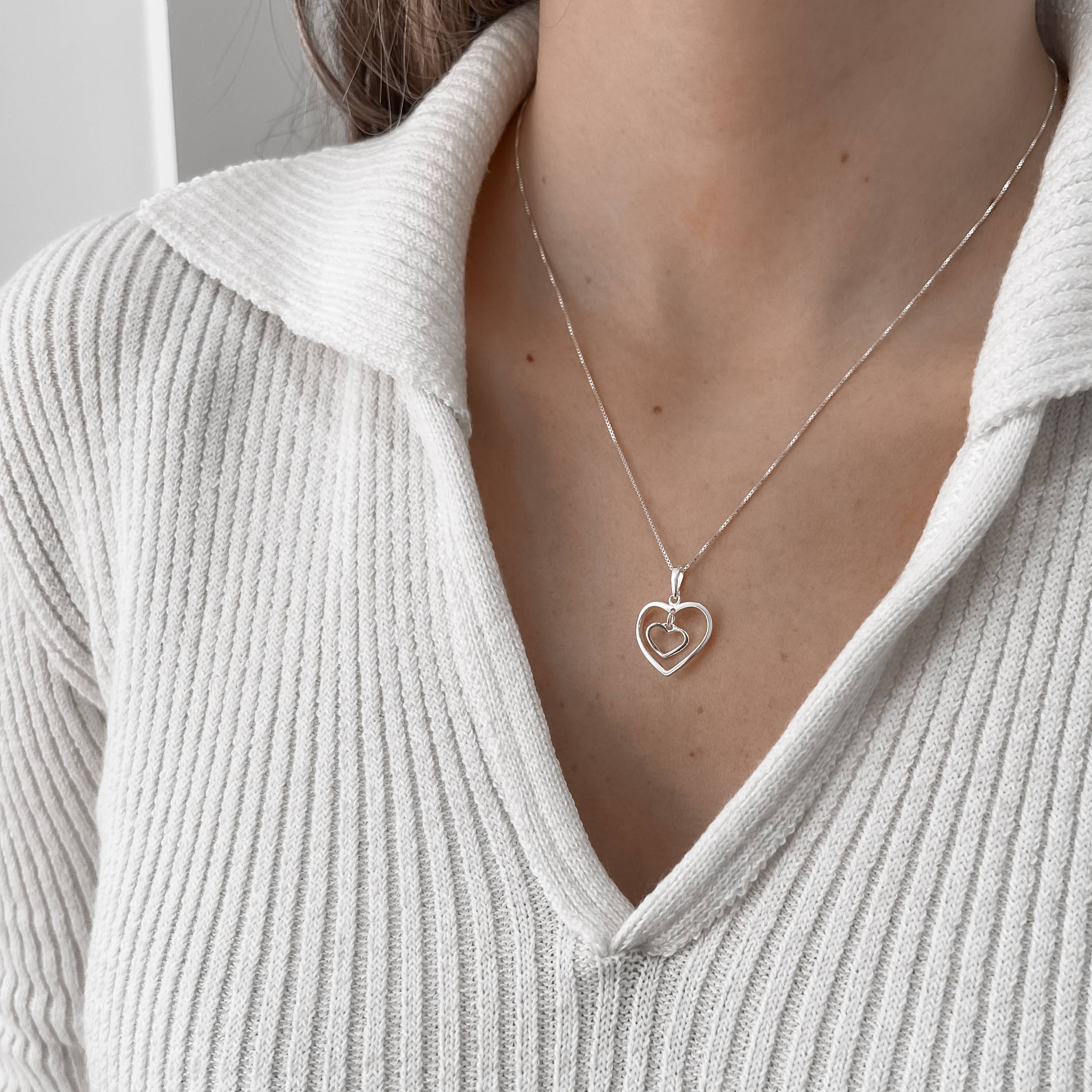 Imagem Colar pingente coração com coração vazado 16mm 45cm