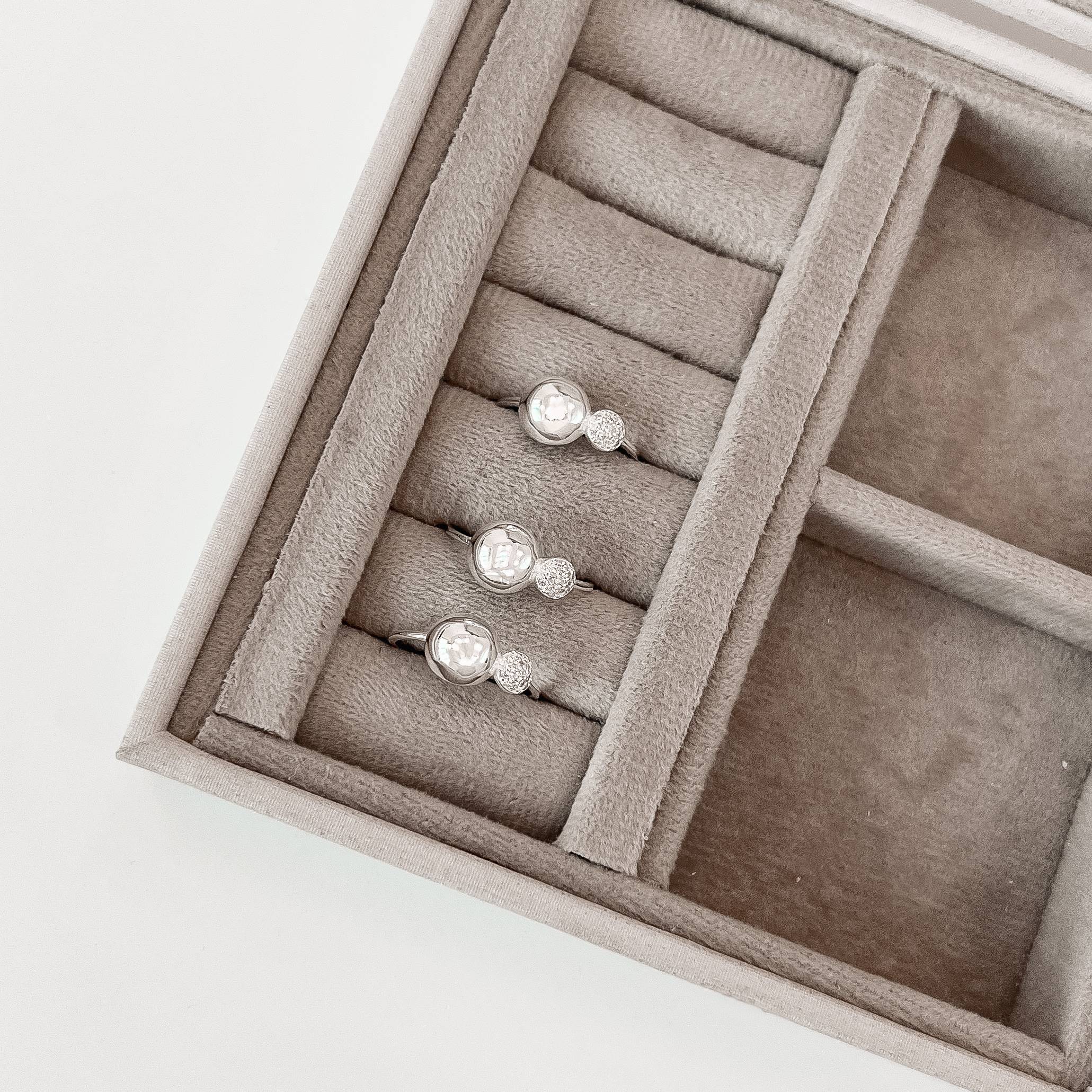 Imagem Anel 2 bolas lisa e cravejada