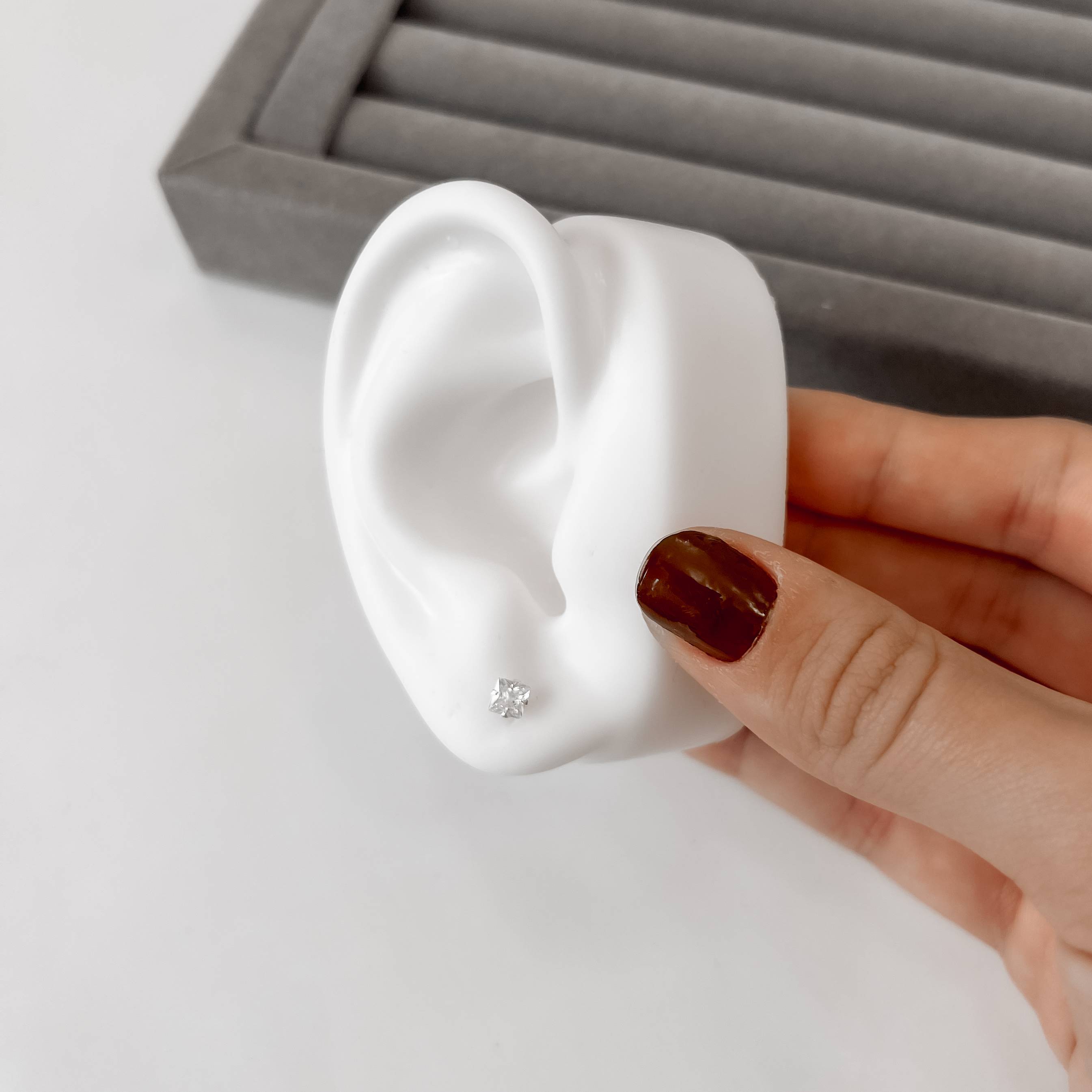 Imagem Brinco zircônia quadrada cristal 4mm