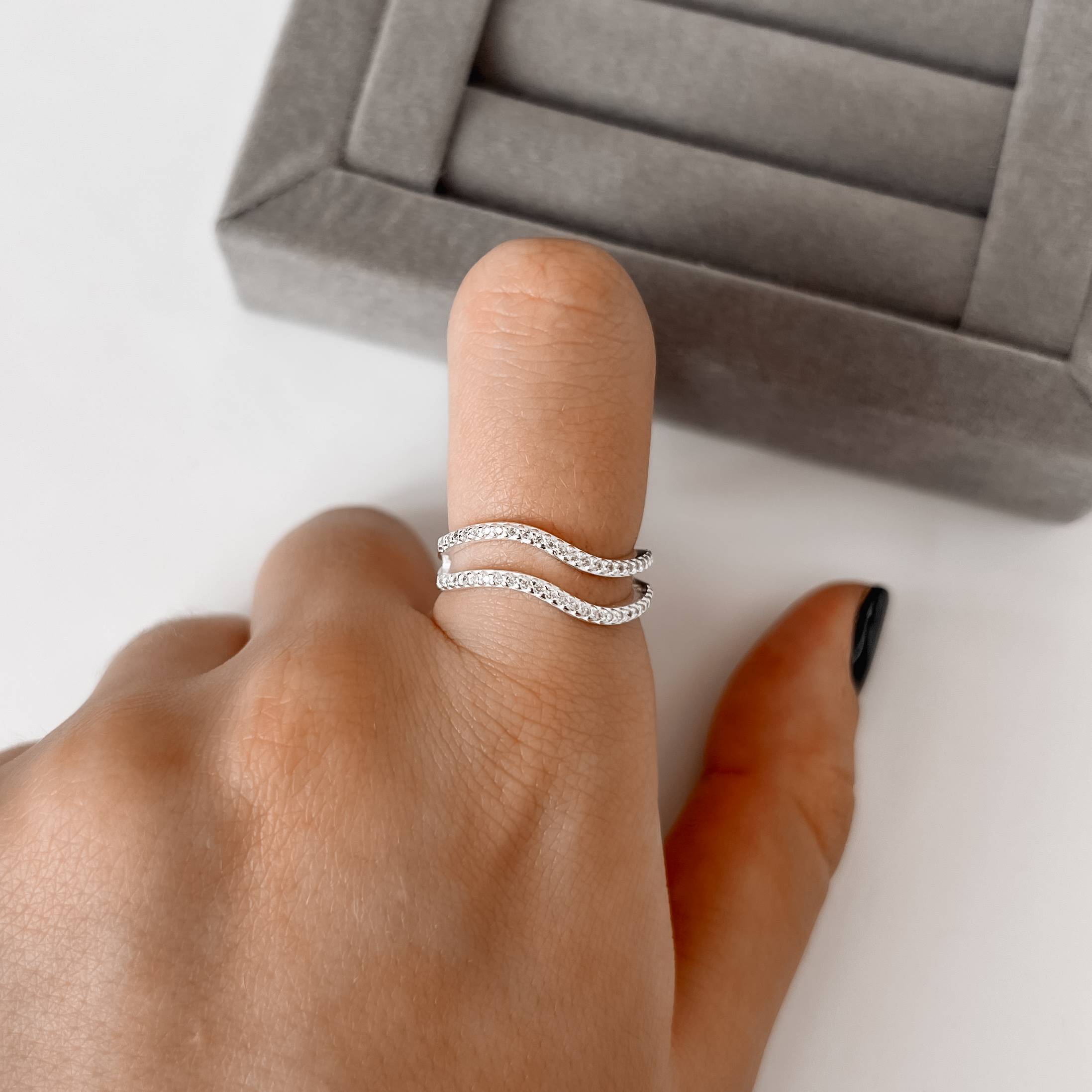 Imagem Secundária Anel duplo ondulado cravejado