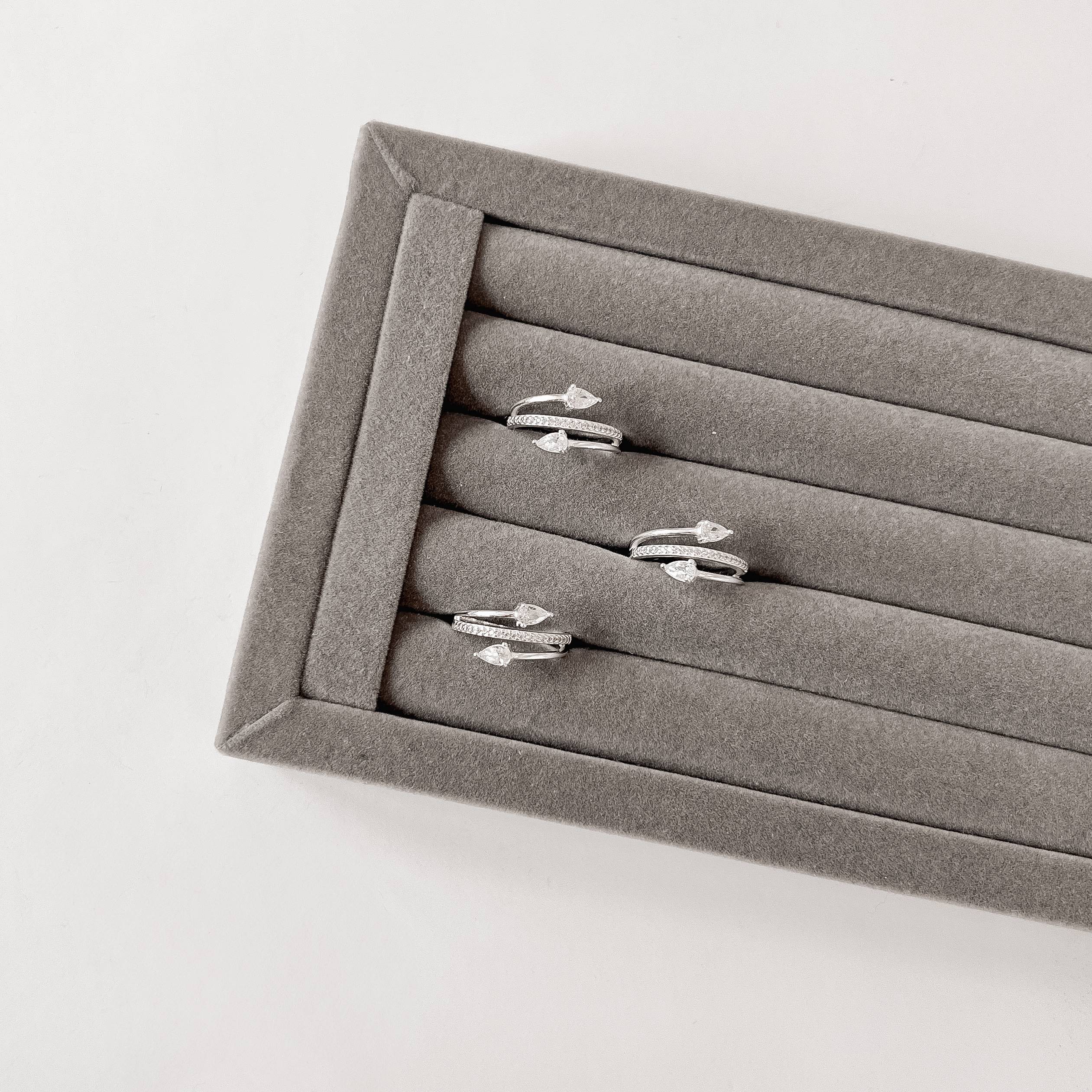 Imagem Anel 3 fios meia aliança com zircônias gota