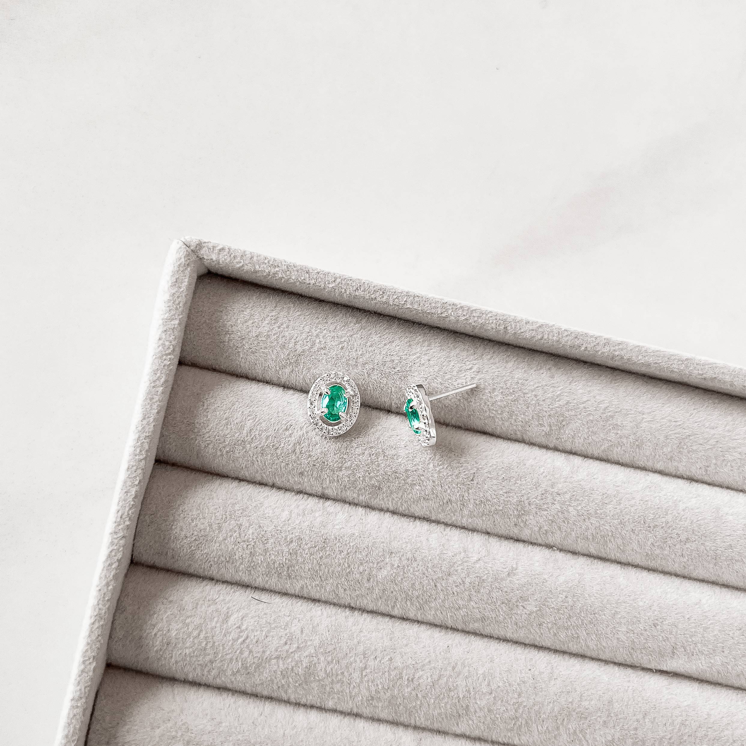 Brinco zircônia oval acqua com cravejado 11mm