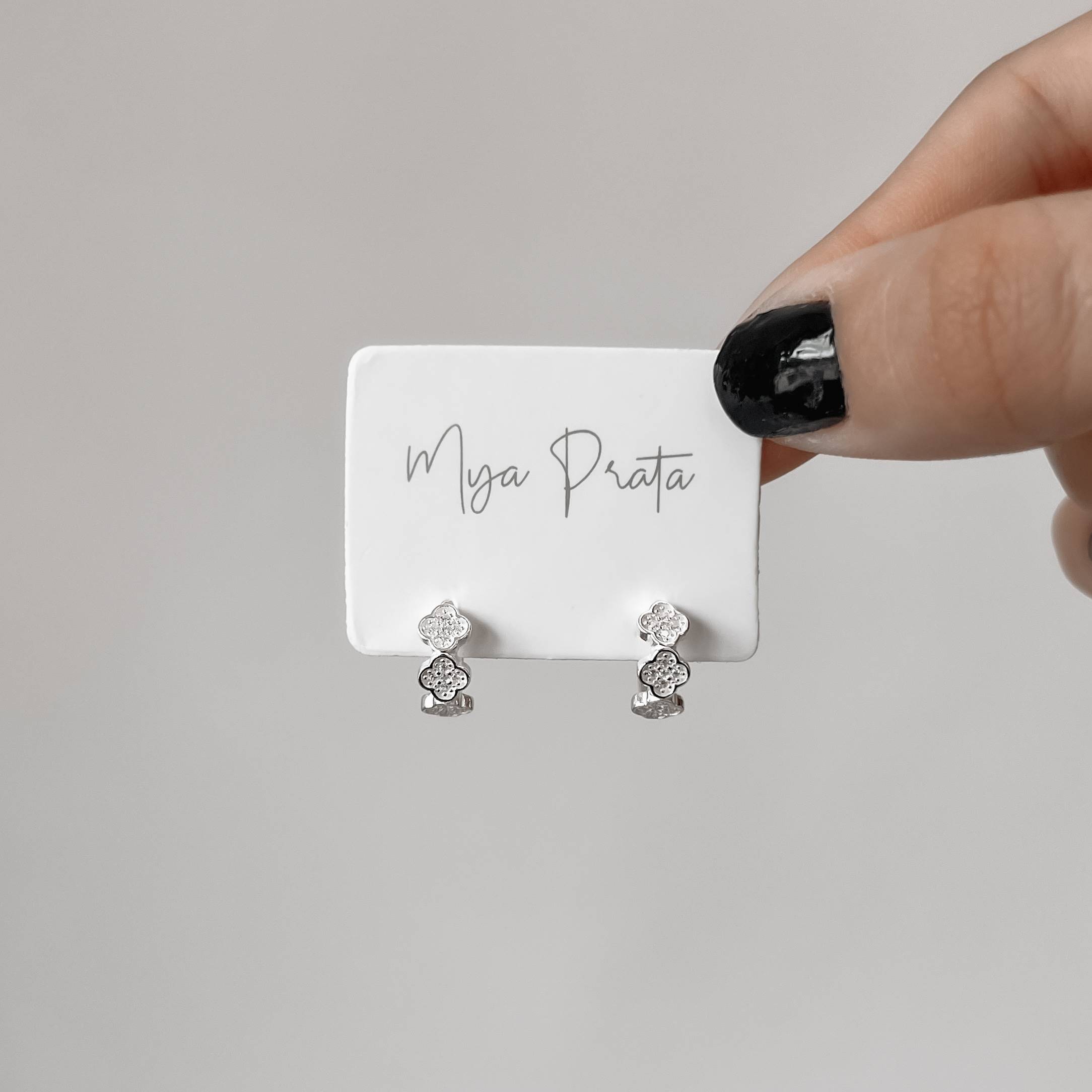 Imagem Argola click trevos cravejados 11mm