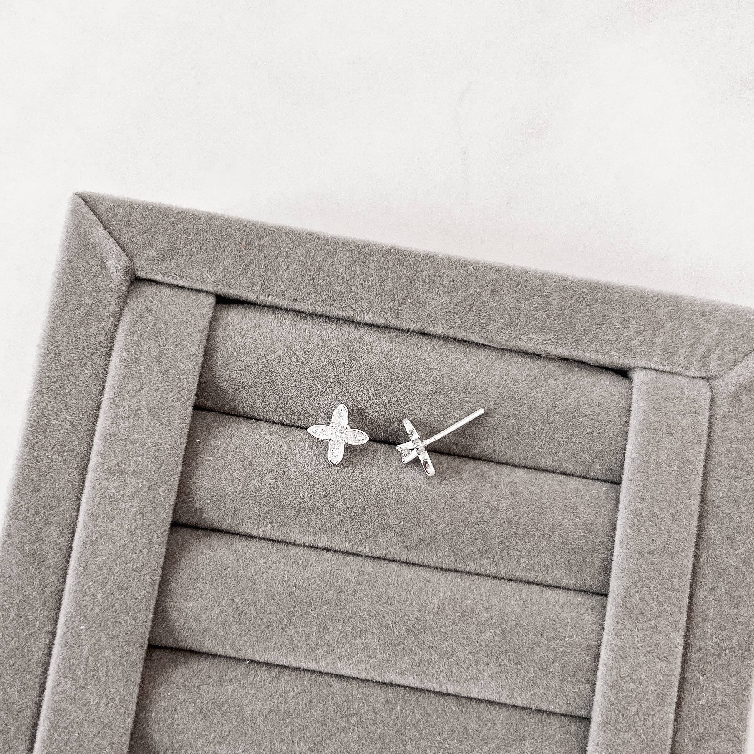 Imagem Secundária Brinco trevo com cravejado 9mm