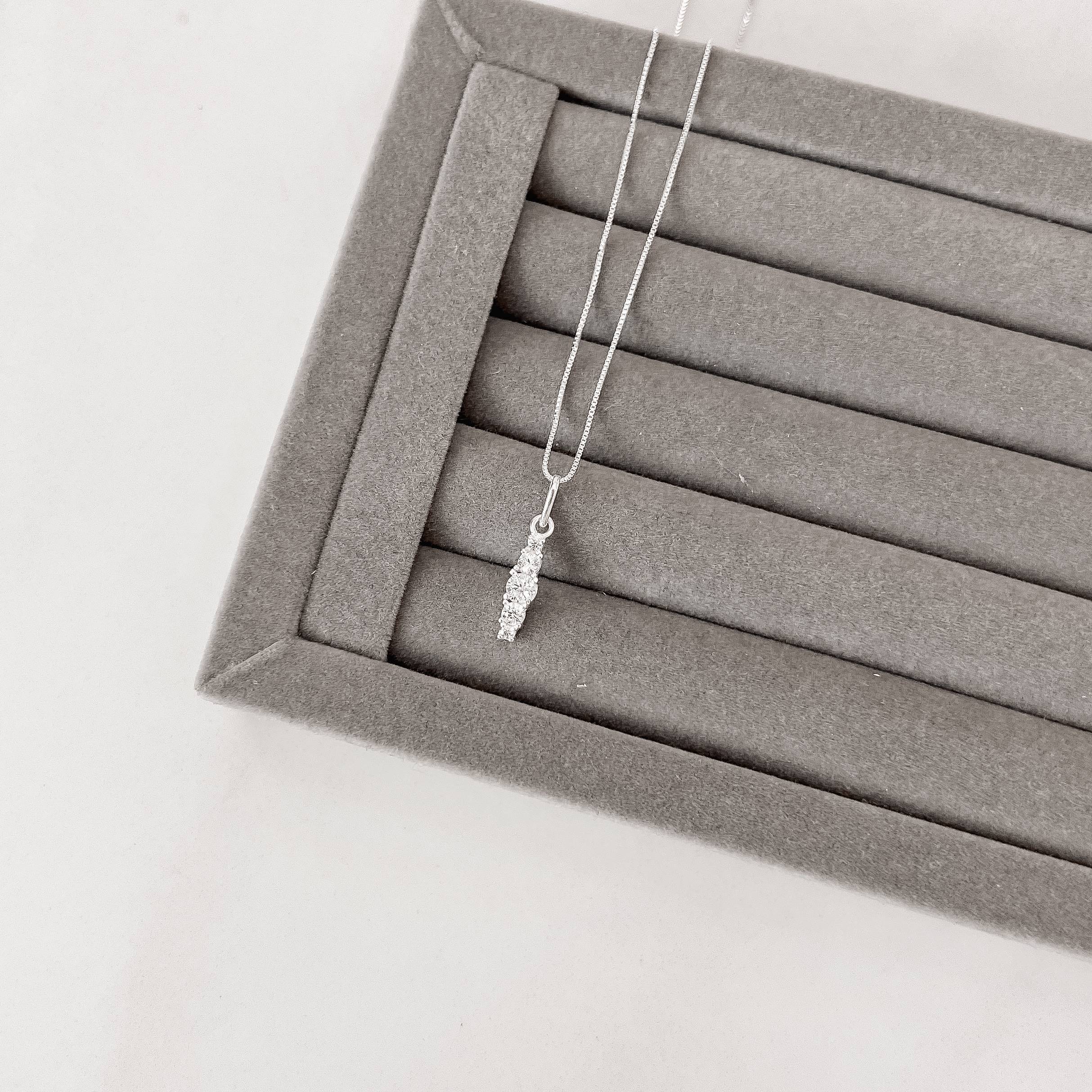 Colar pingente zircônias 15mm 45cm