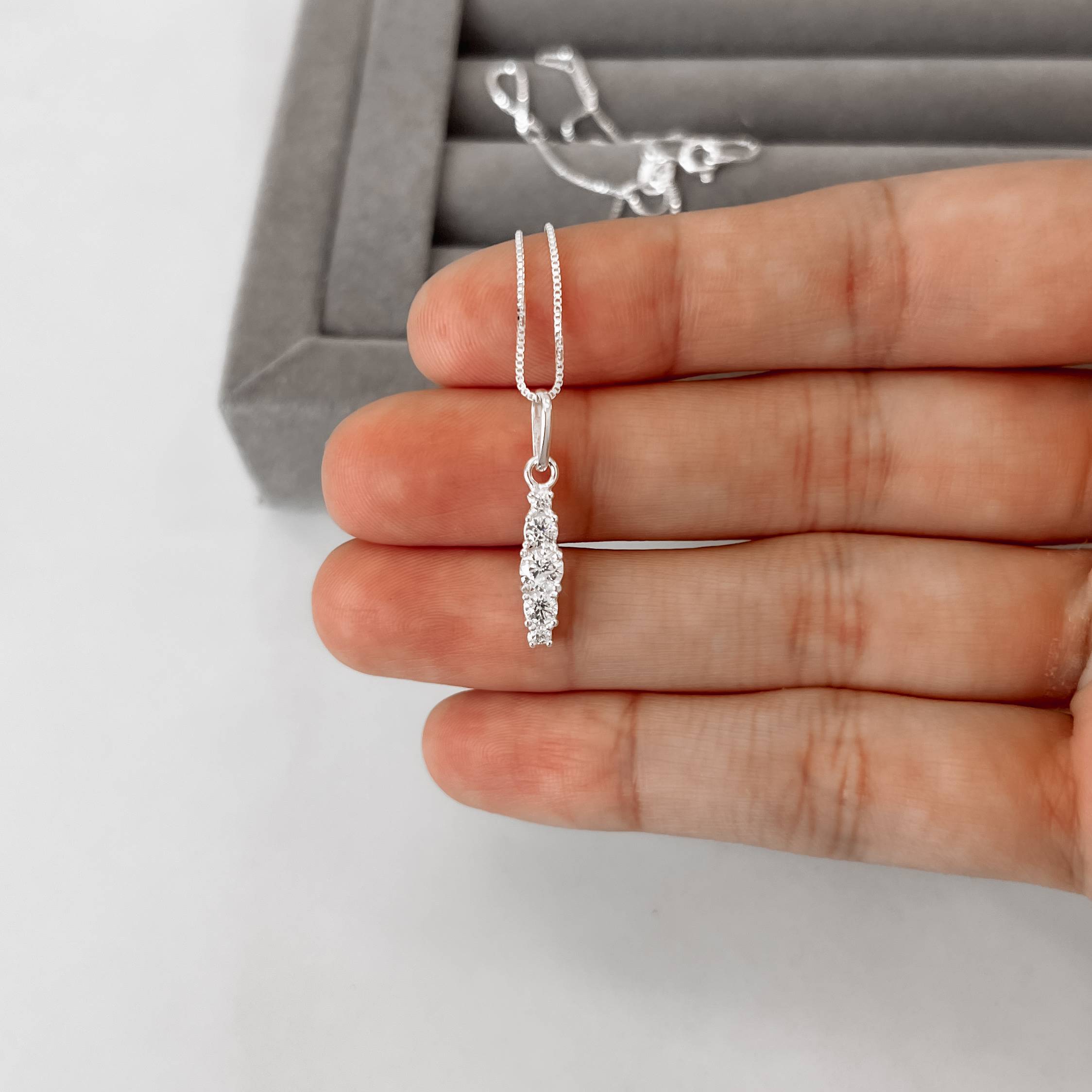 Imagem Secundária Colar pingente zircônias 15mm 45cm