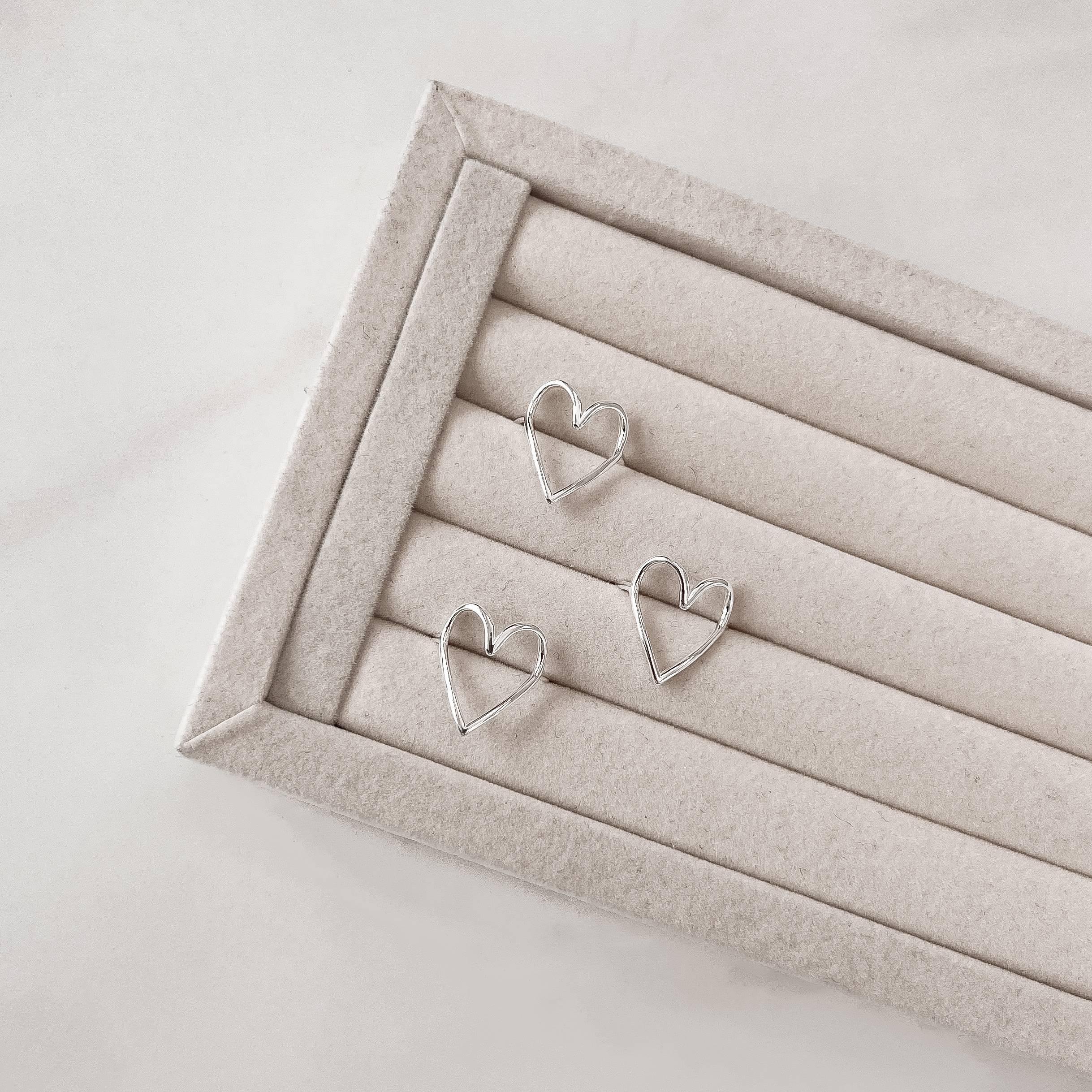 Imagem Secundária Anel coração vazado 18mm