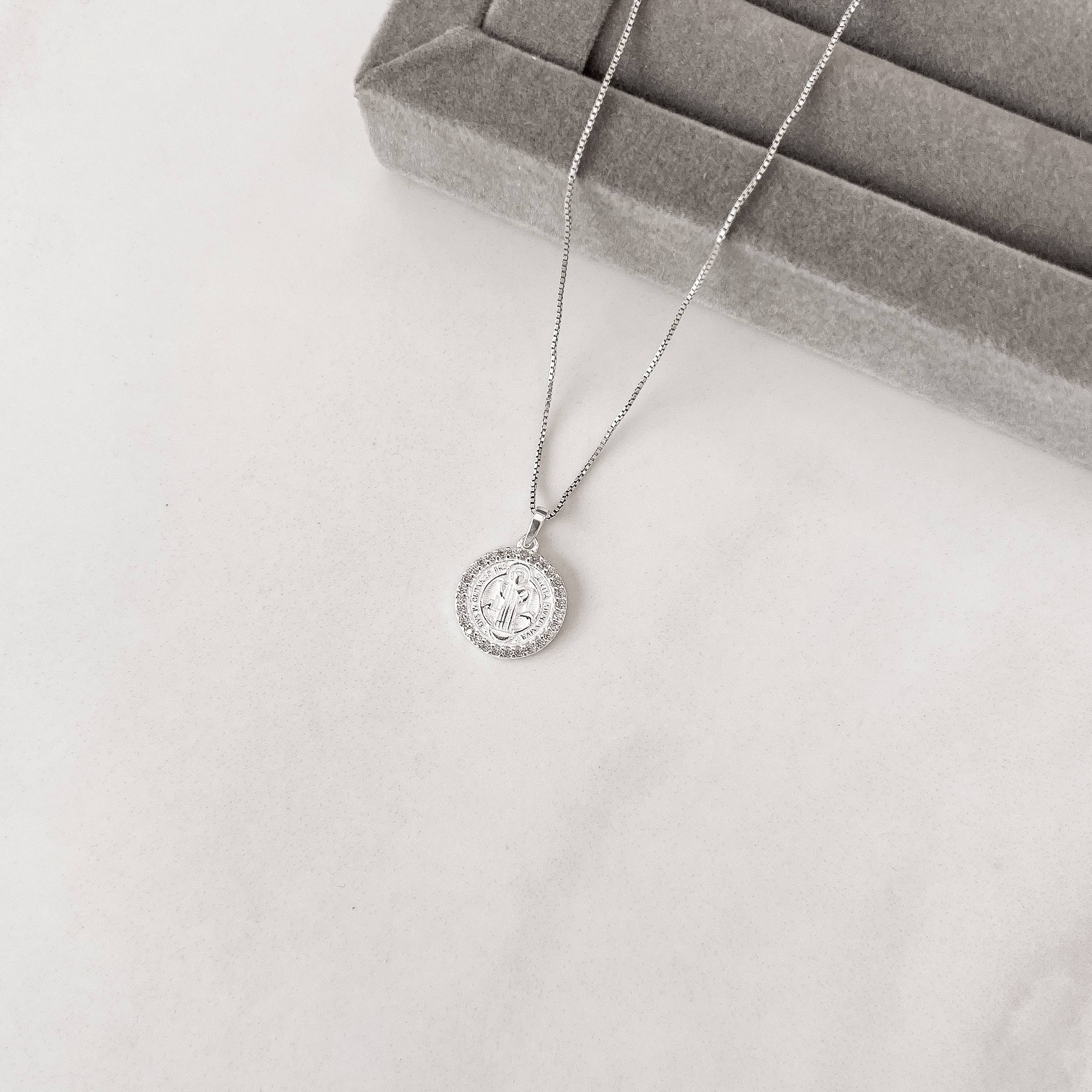 Imagem Secundária Colar pingente medalha São Bento cravejada 14mm 45cm