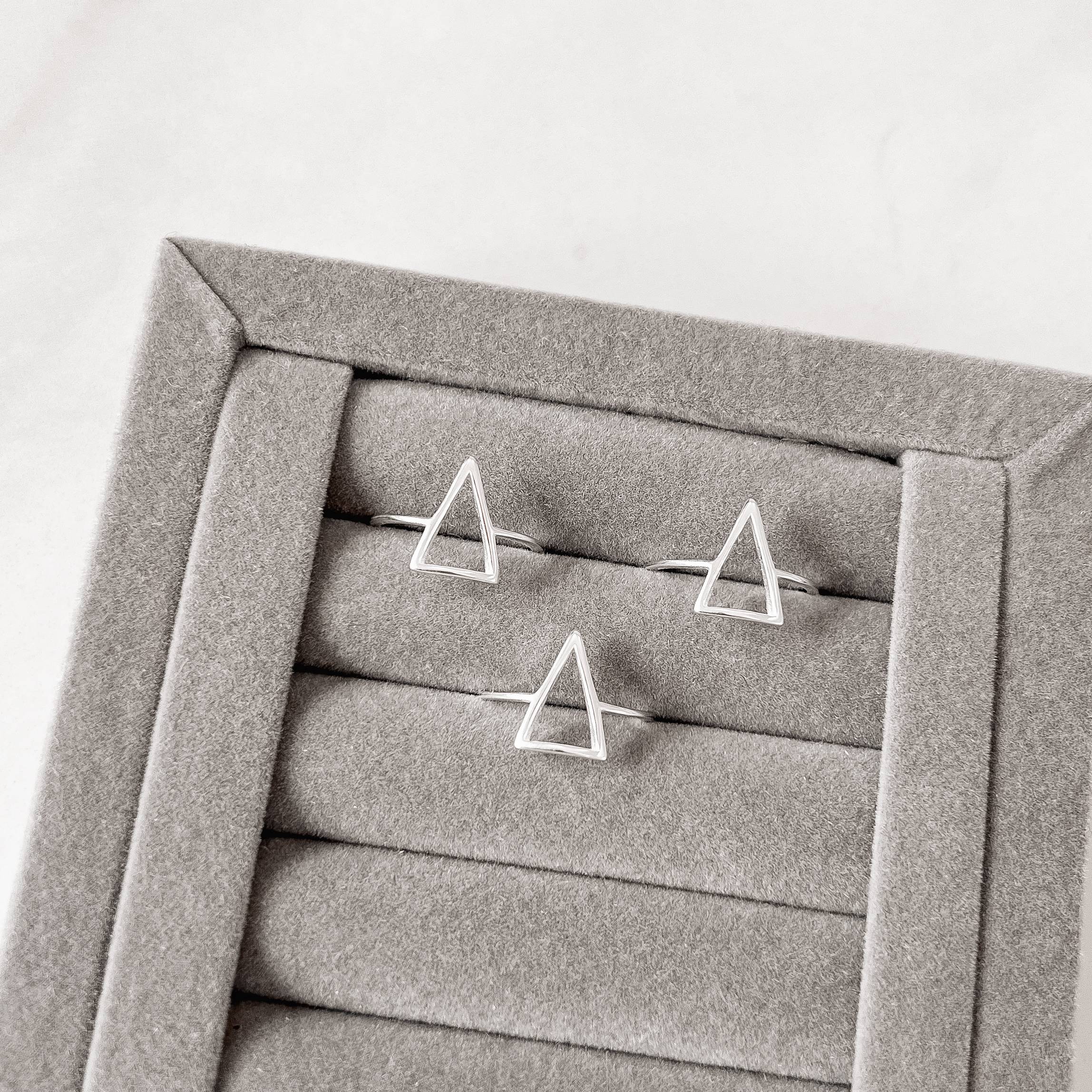 Imagem Anel triângulo vazado 13mm