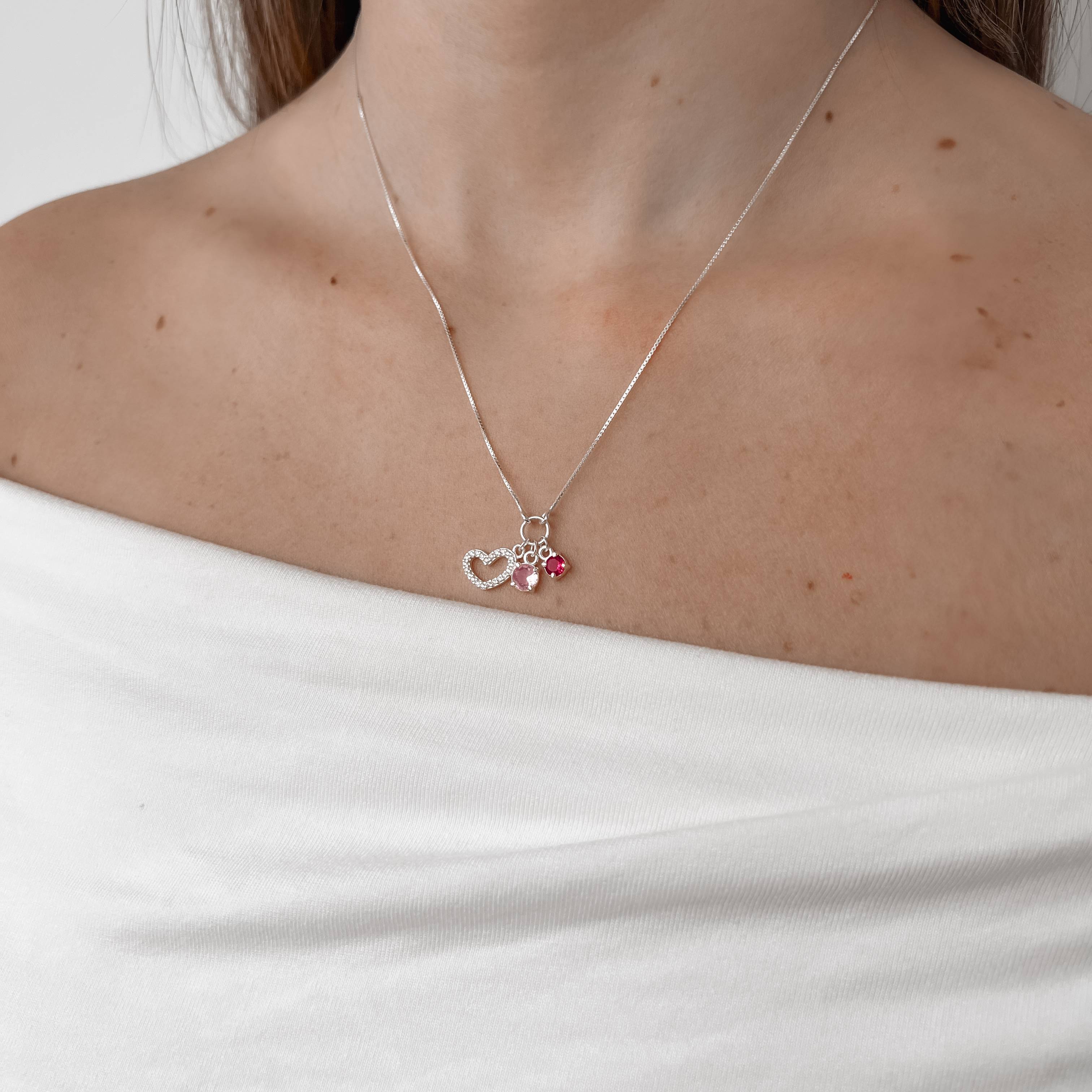 Imagem Secundária Colar entremeio círculo pingentes coração de lado vazado cravejado, zircônias rosa e cereja v12 45cm