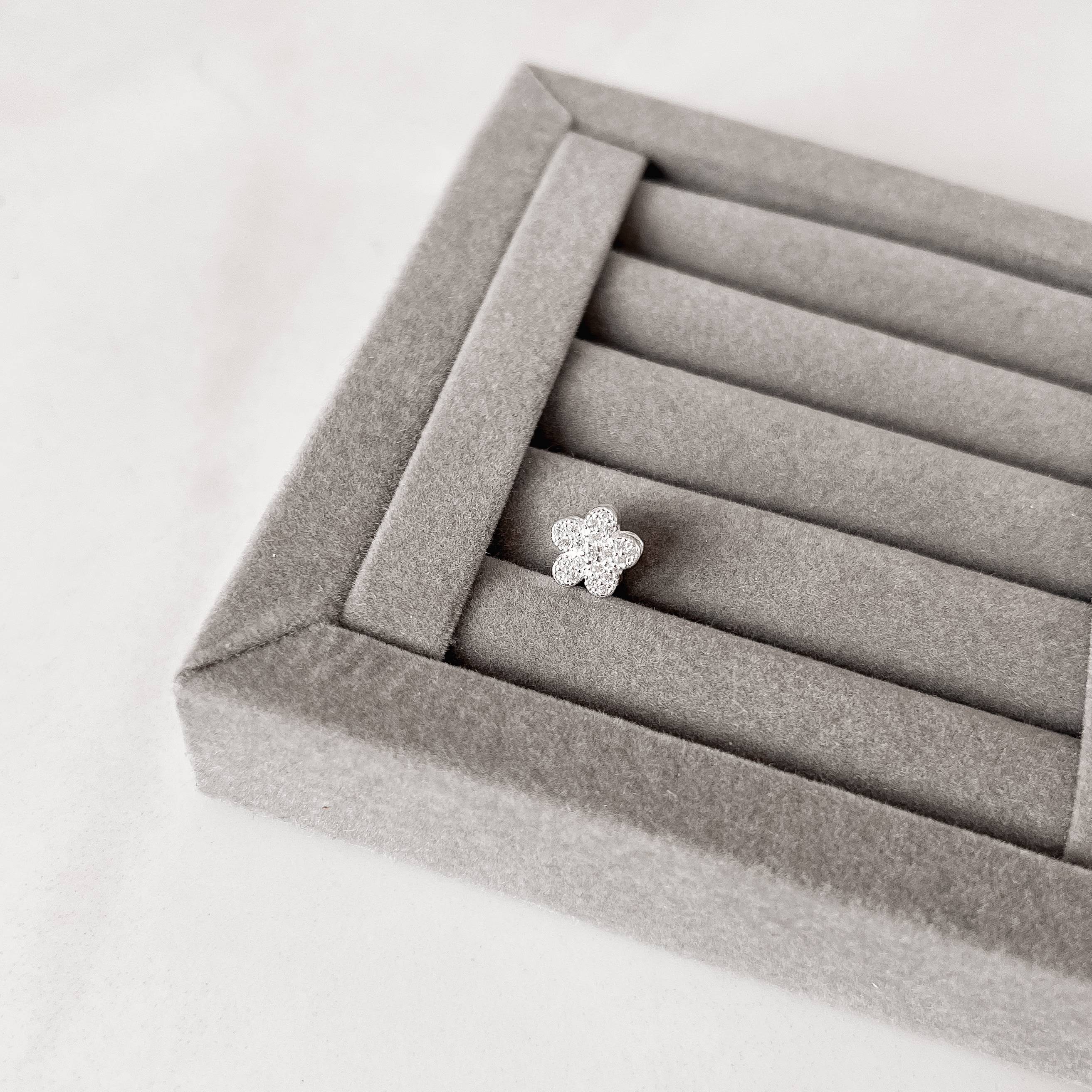 Berloque separador flor cravejada 9mm