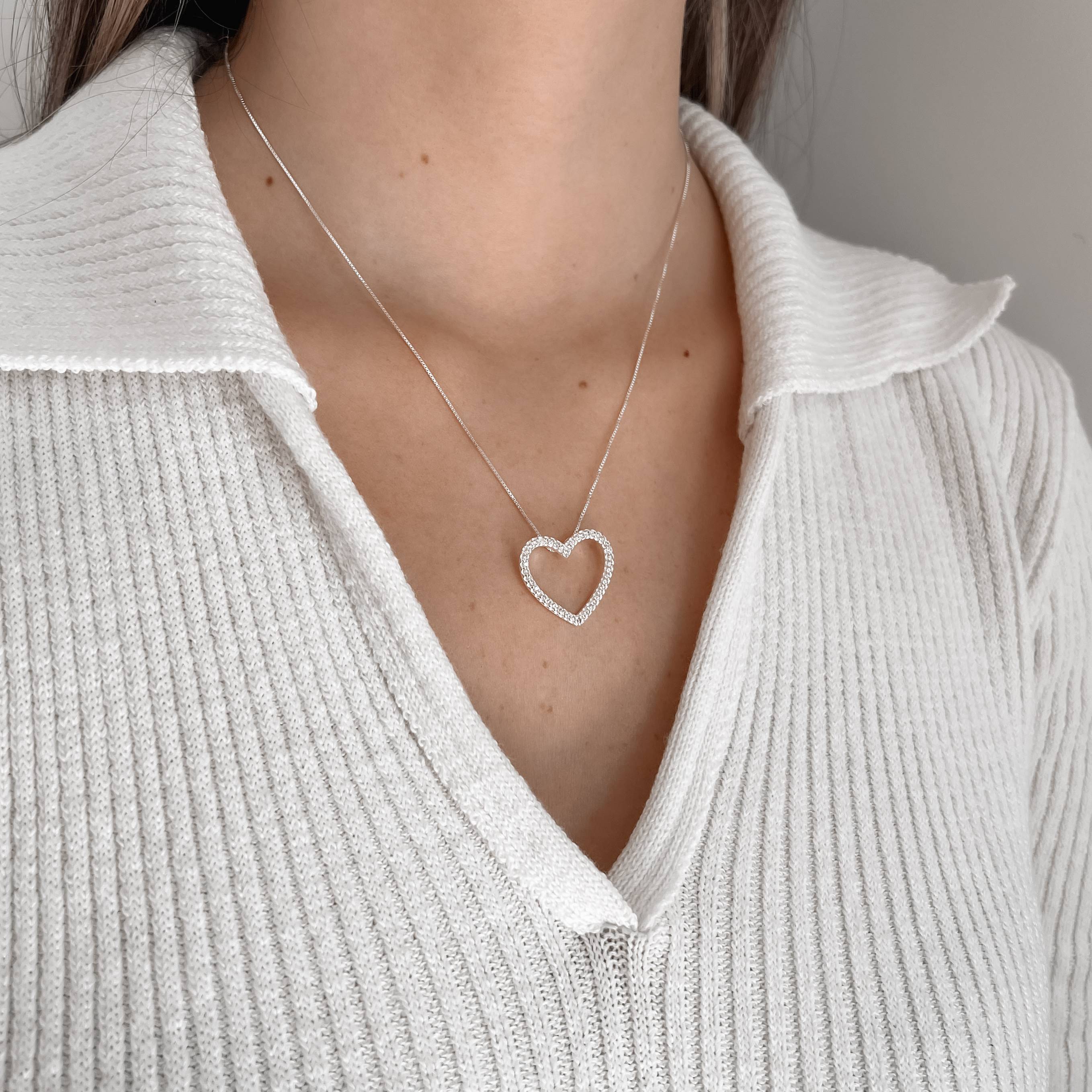 Imagem Colar coração vazado cravejado 23mm 45cm